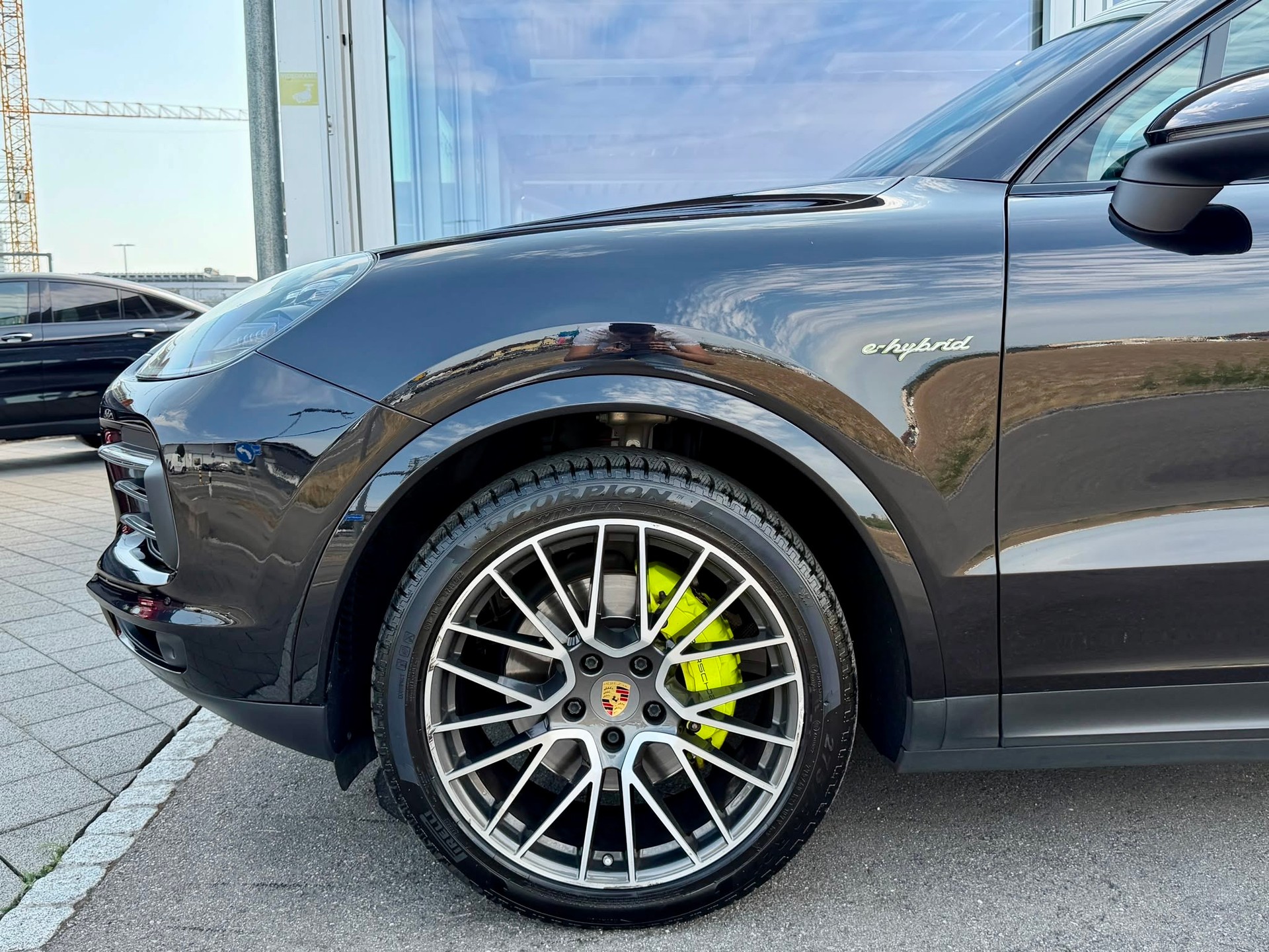 PORSCHE Cayenne E-Hybrid-showroom-element-3