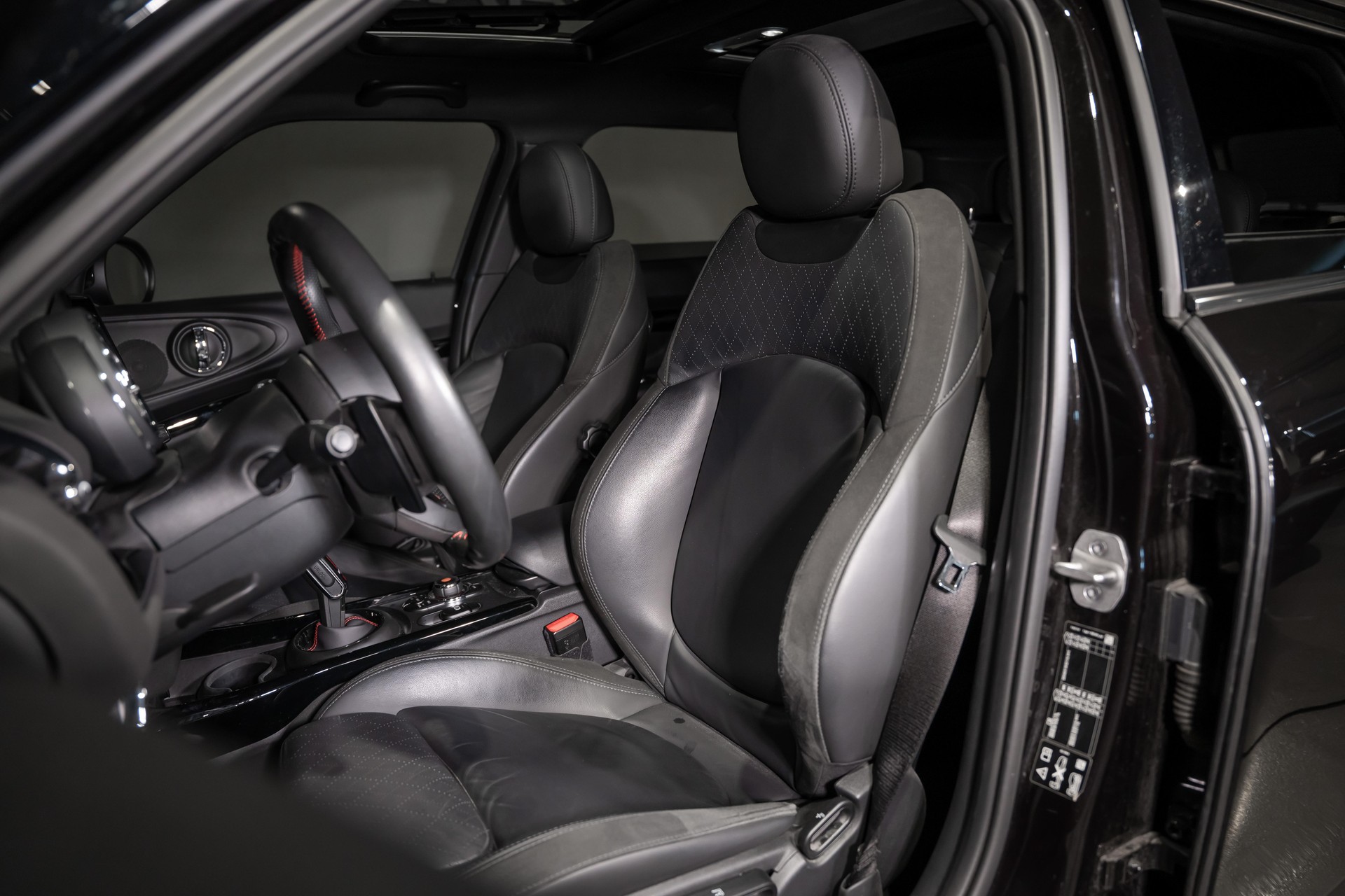 MINI Clubman F54 2.0i John Cooper Works ALL4-image-14