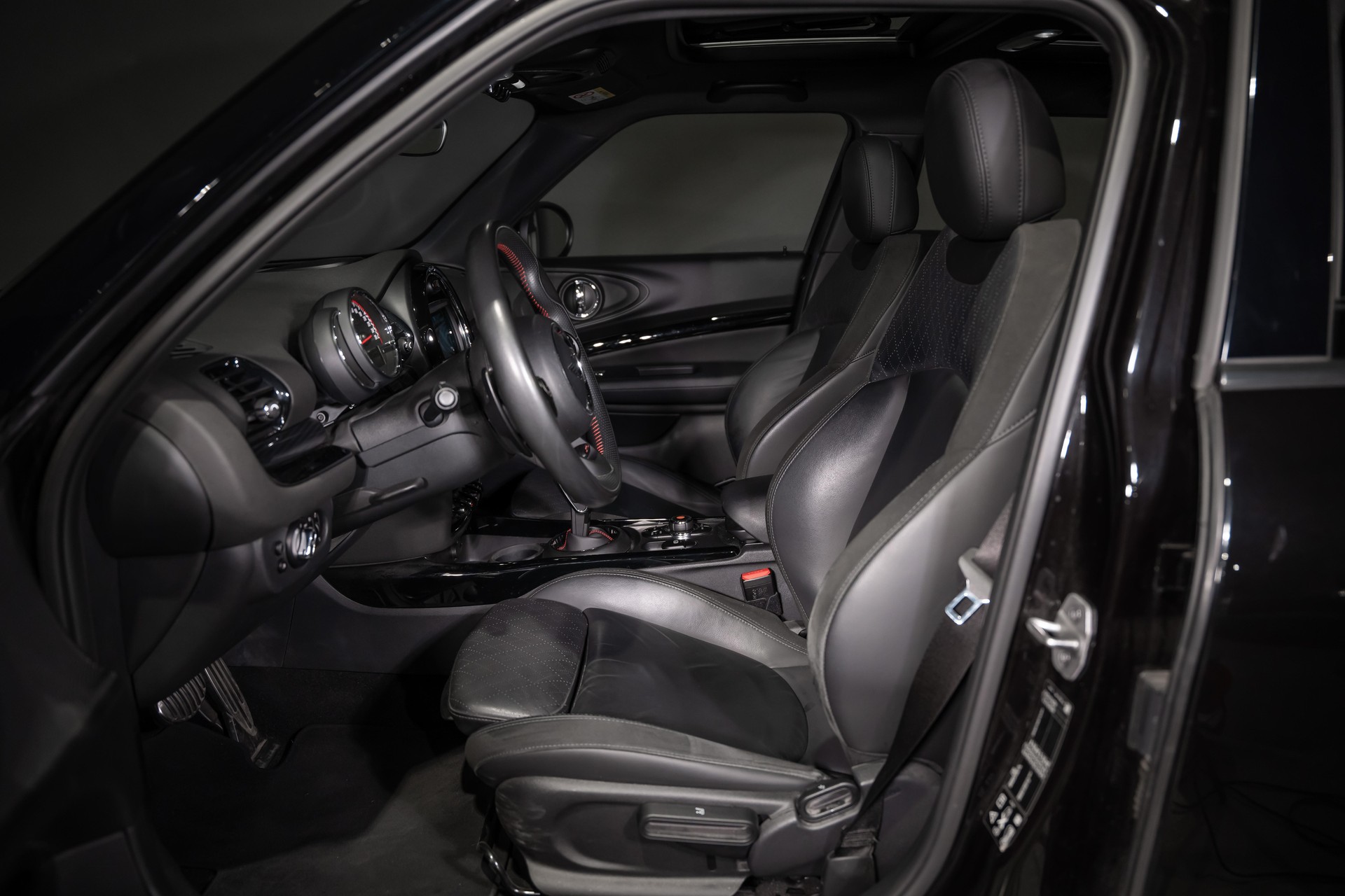 MINI Clubman F54 2.0i John Cooper Works ALL4-image-13