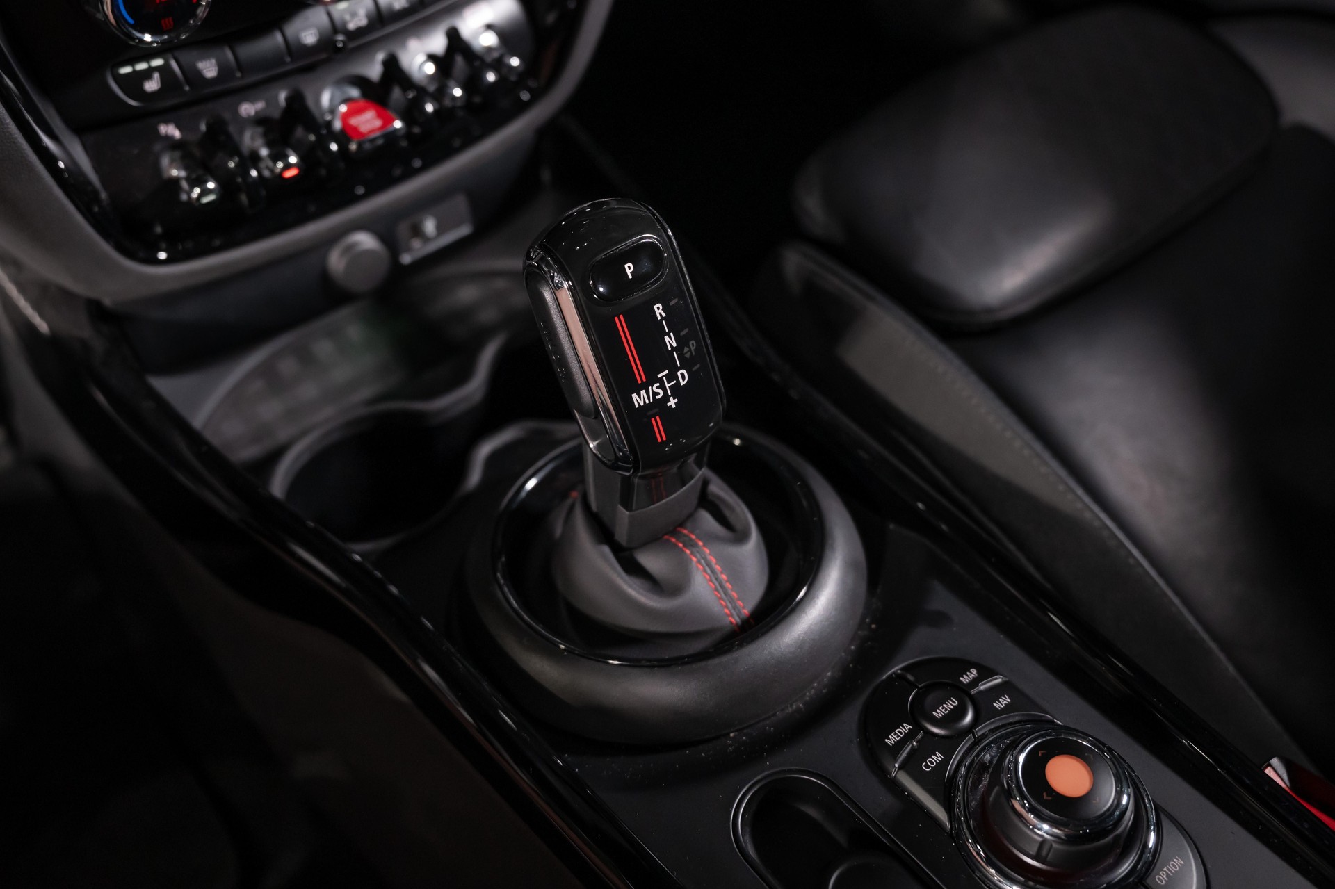 MINI Clubman F54 2.0i John Cooper Works ALL4-image-25