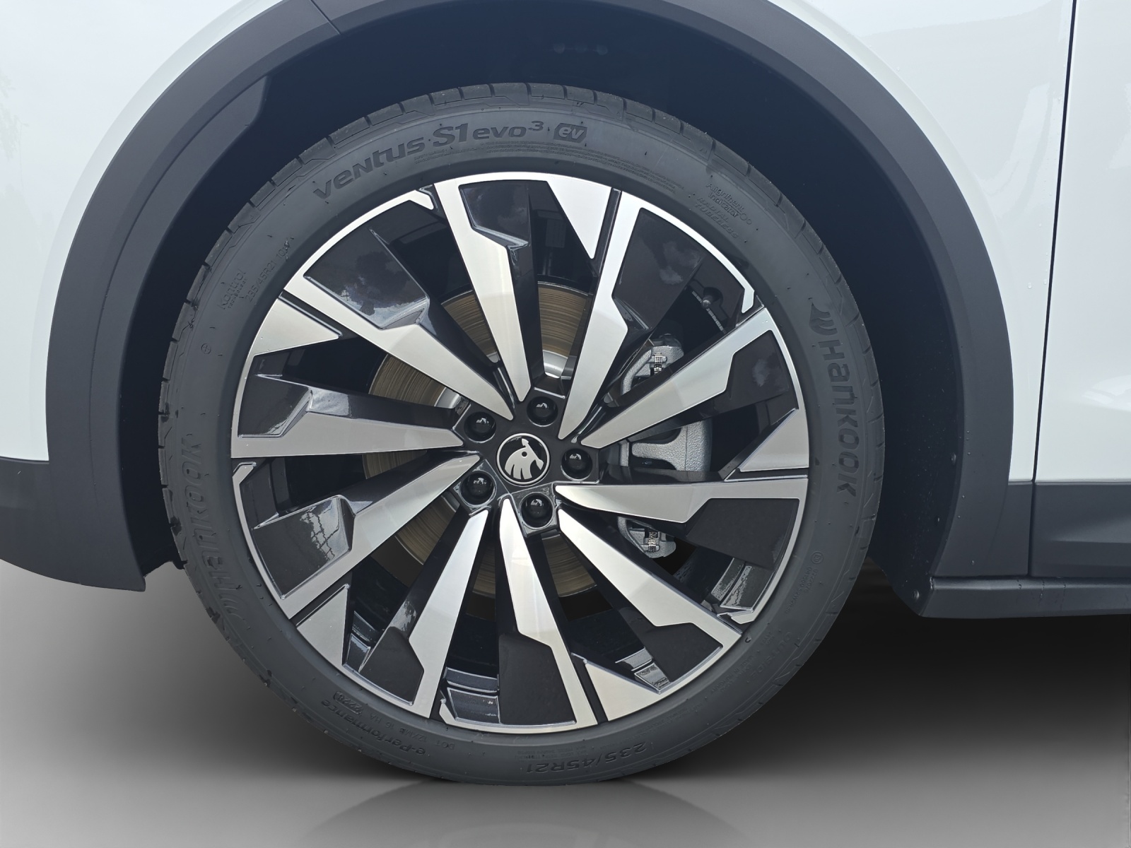SKODA Elroq 85x Sportline 4x4-image-14