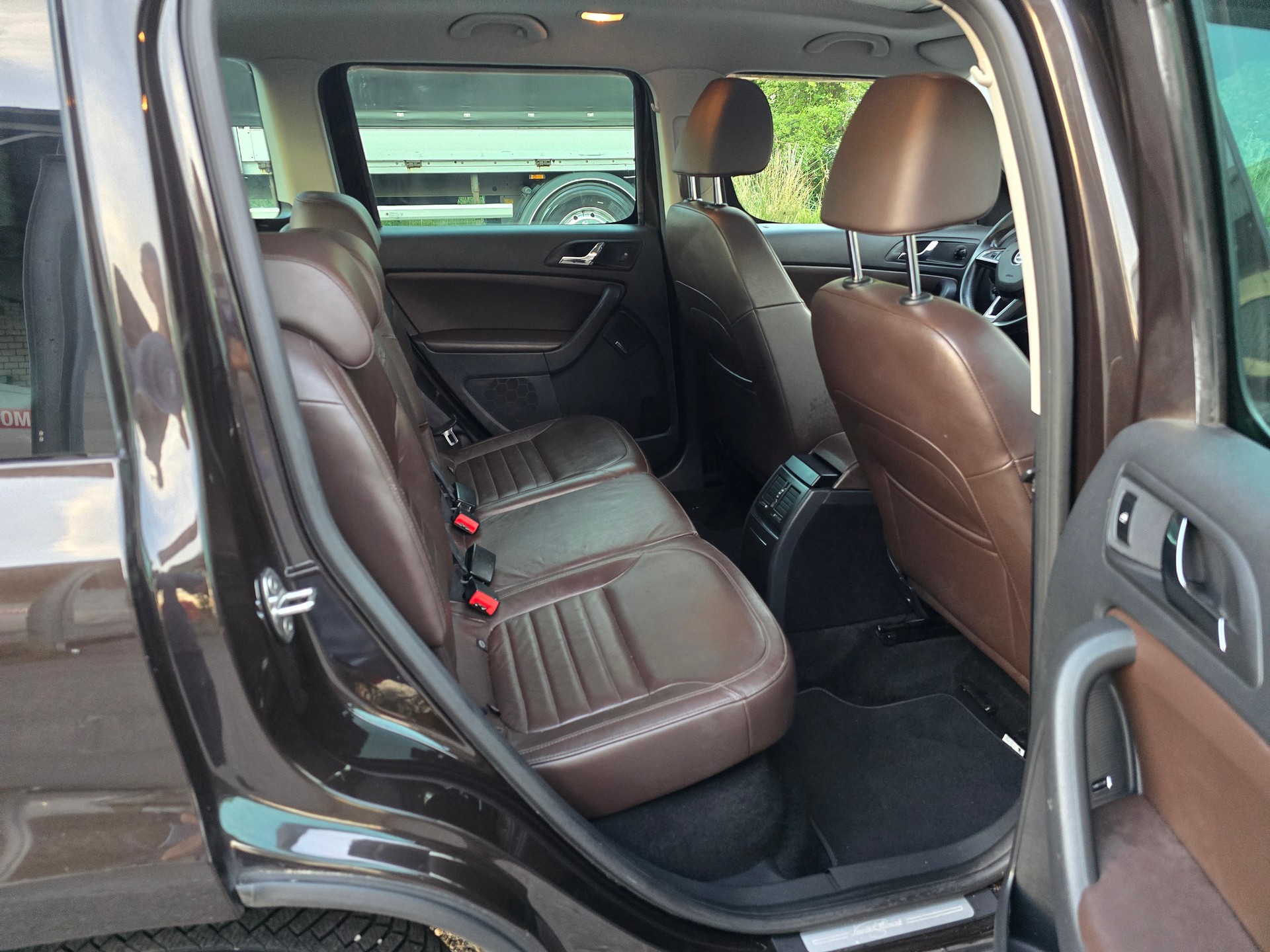 SKODA Yeti 2.0 TDI L&K 4x4 DSG-image-9