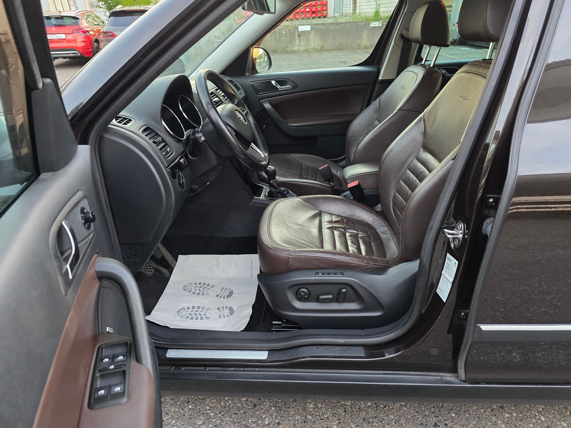 SKODA Yeti 2.0 TDI L&K 4x4 DSG-image-10