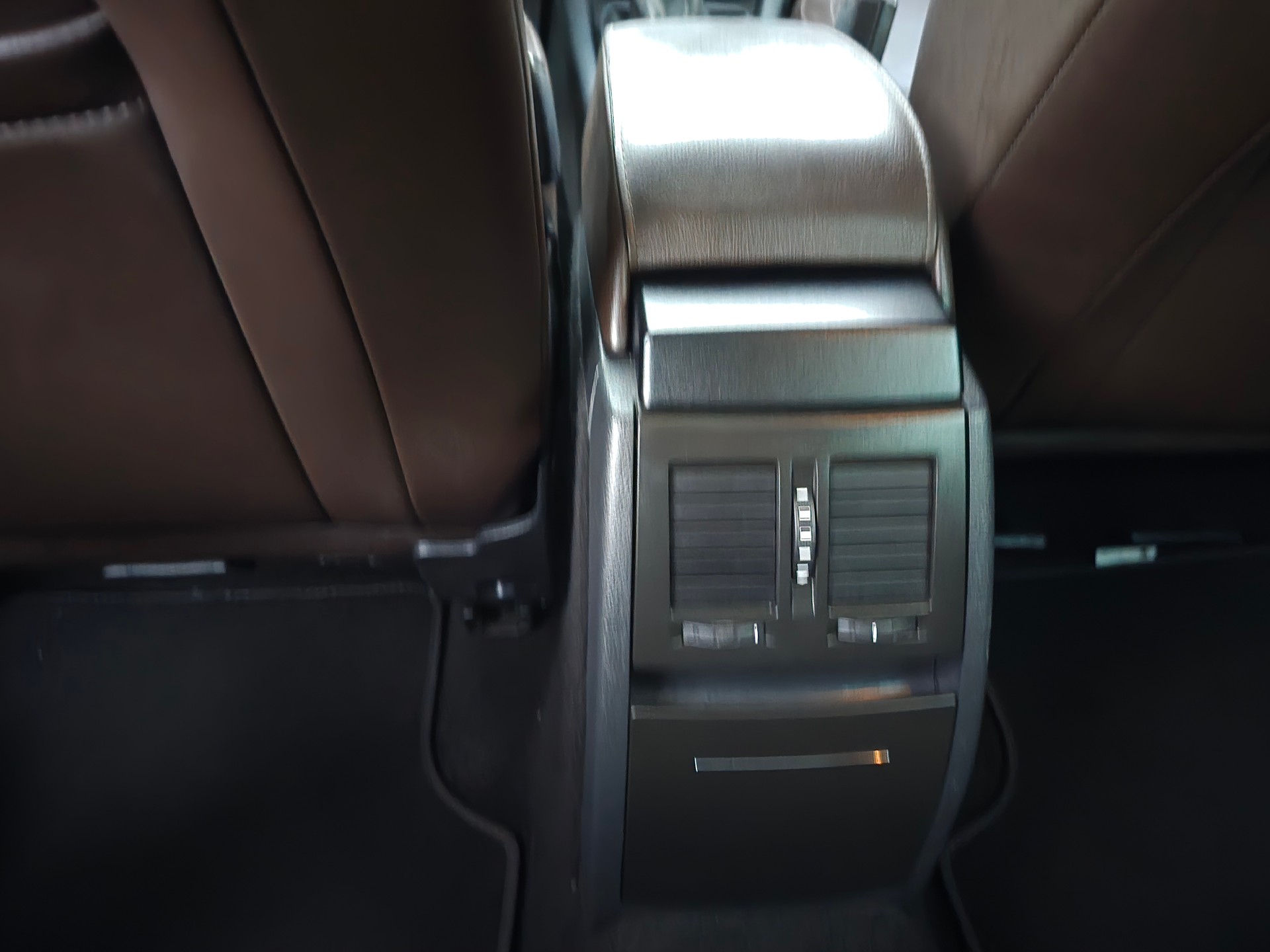 SKODA Yeti 2.0 TDI L&K 4x4 DSG-image-15