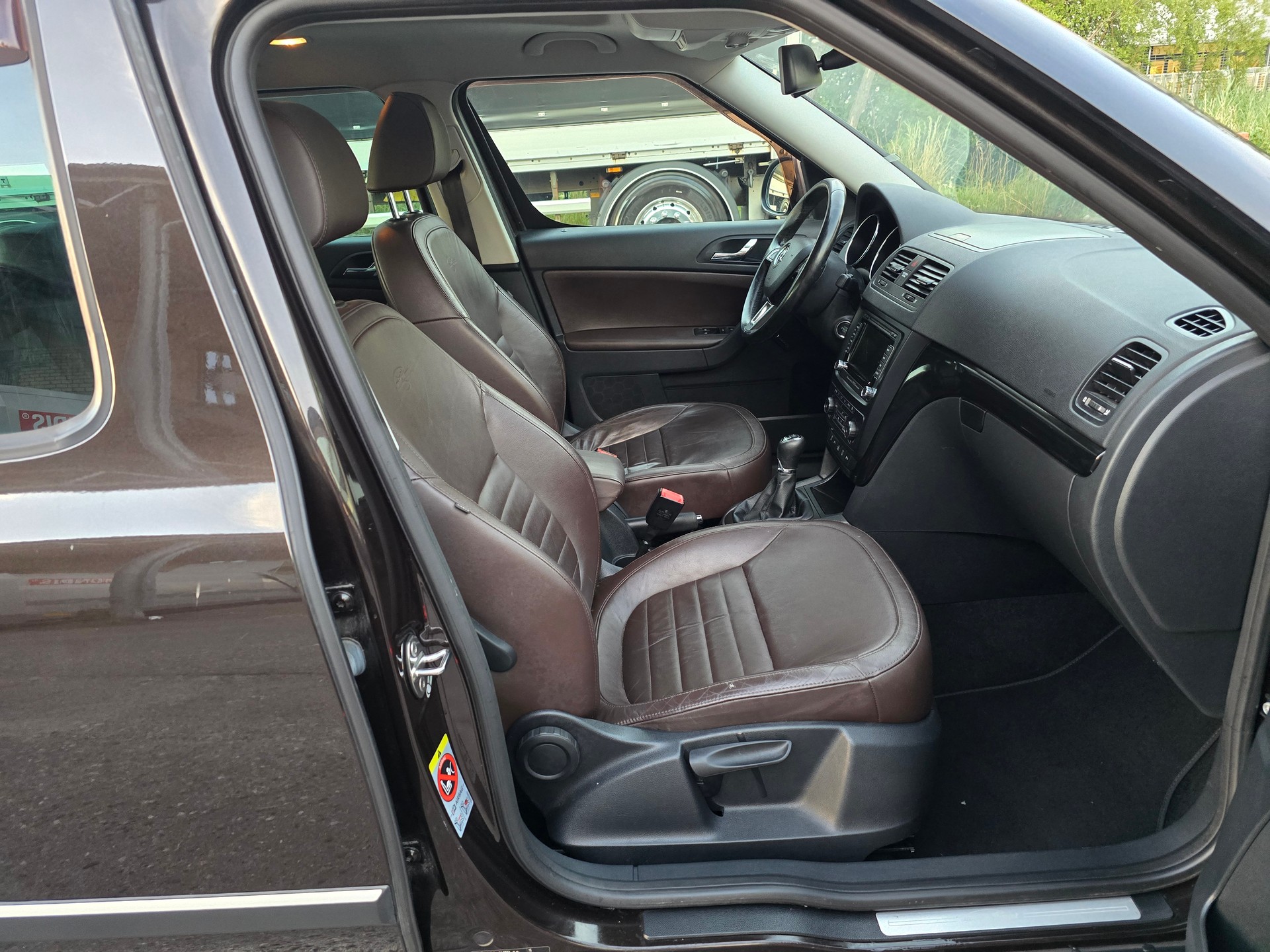 SKODA Yeti 2.0 TDI L&K 4x4 DSG-image-8