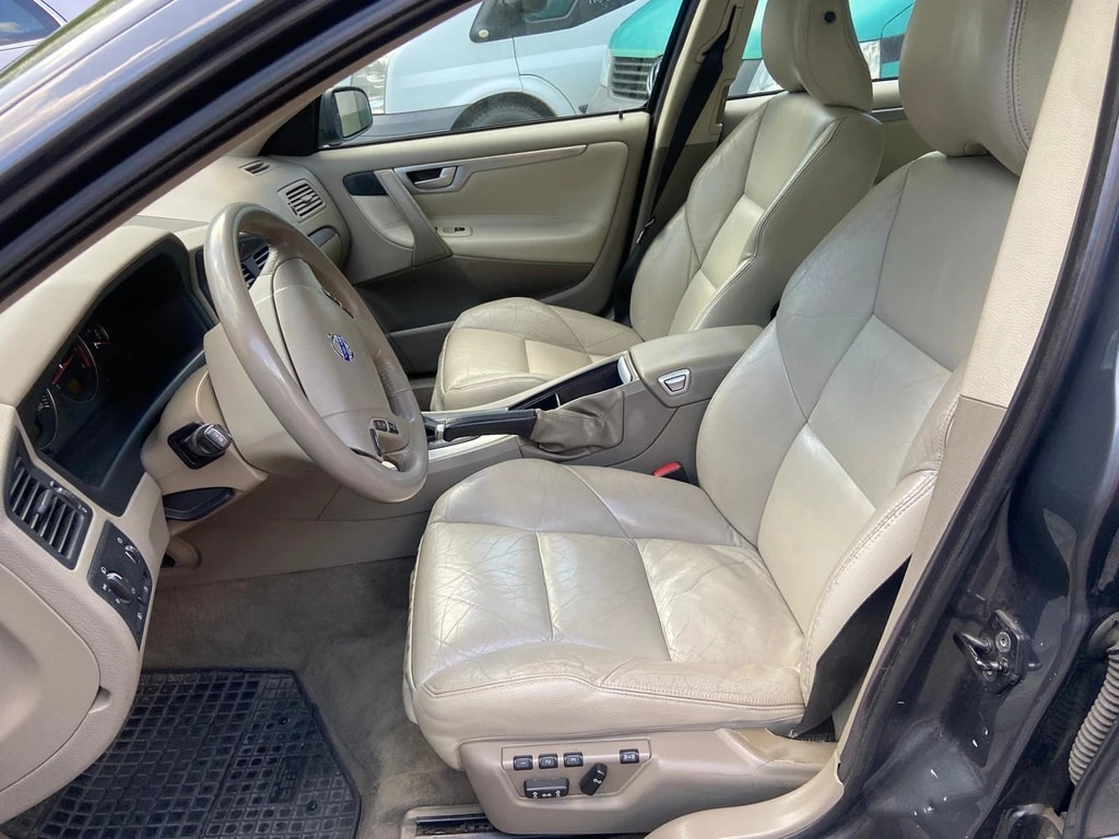 VOLVO V70 2.0T Momentum-image-8