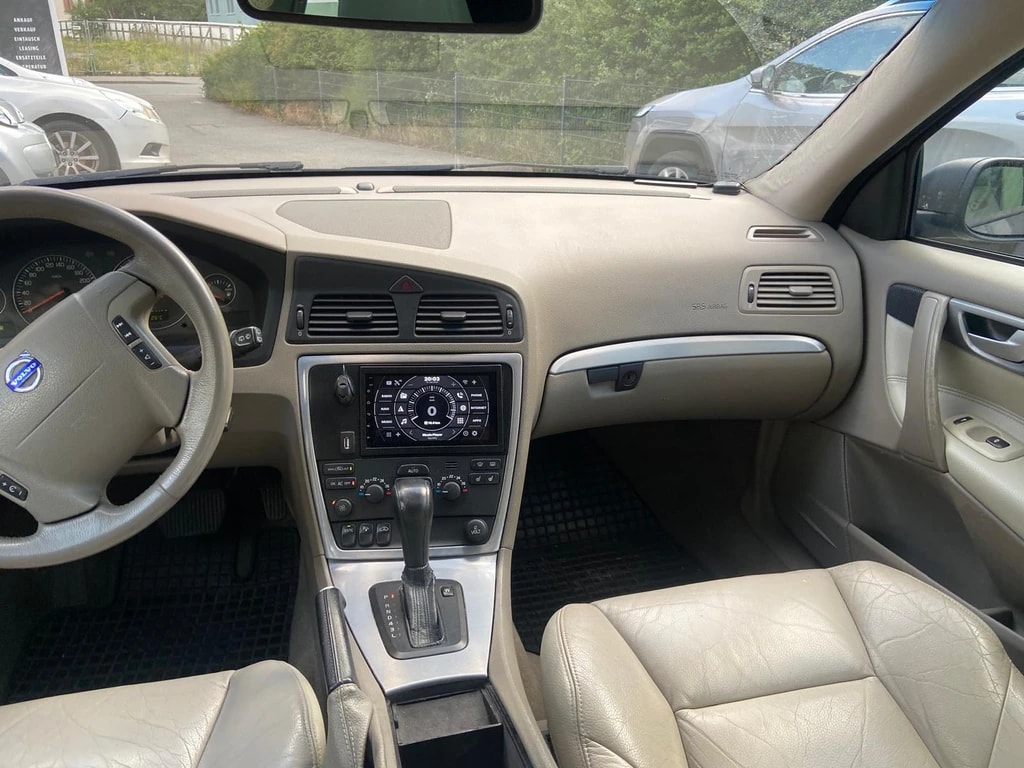 VOLVO V70 2.0T Momentum-image-6