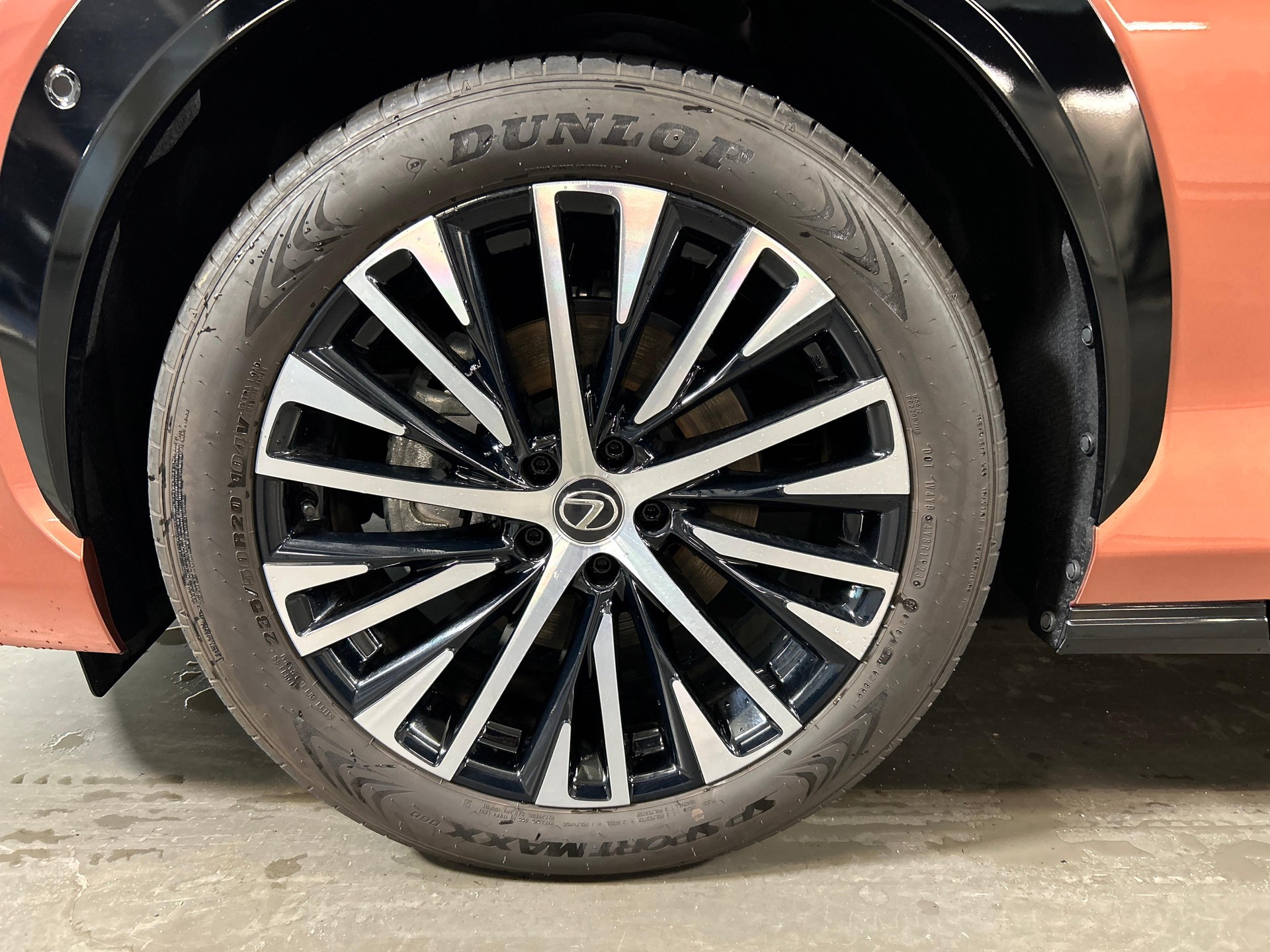 LEXUS RZ 450e Excellence-image-12