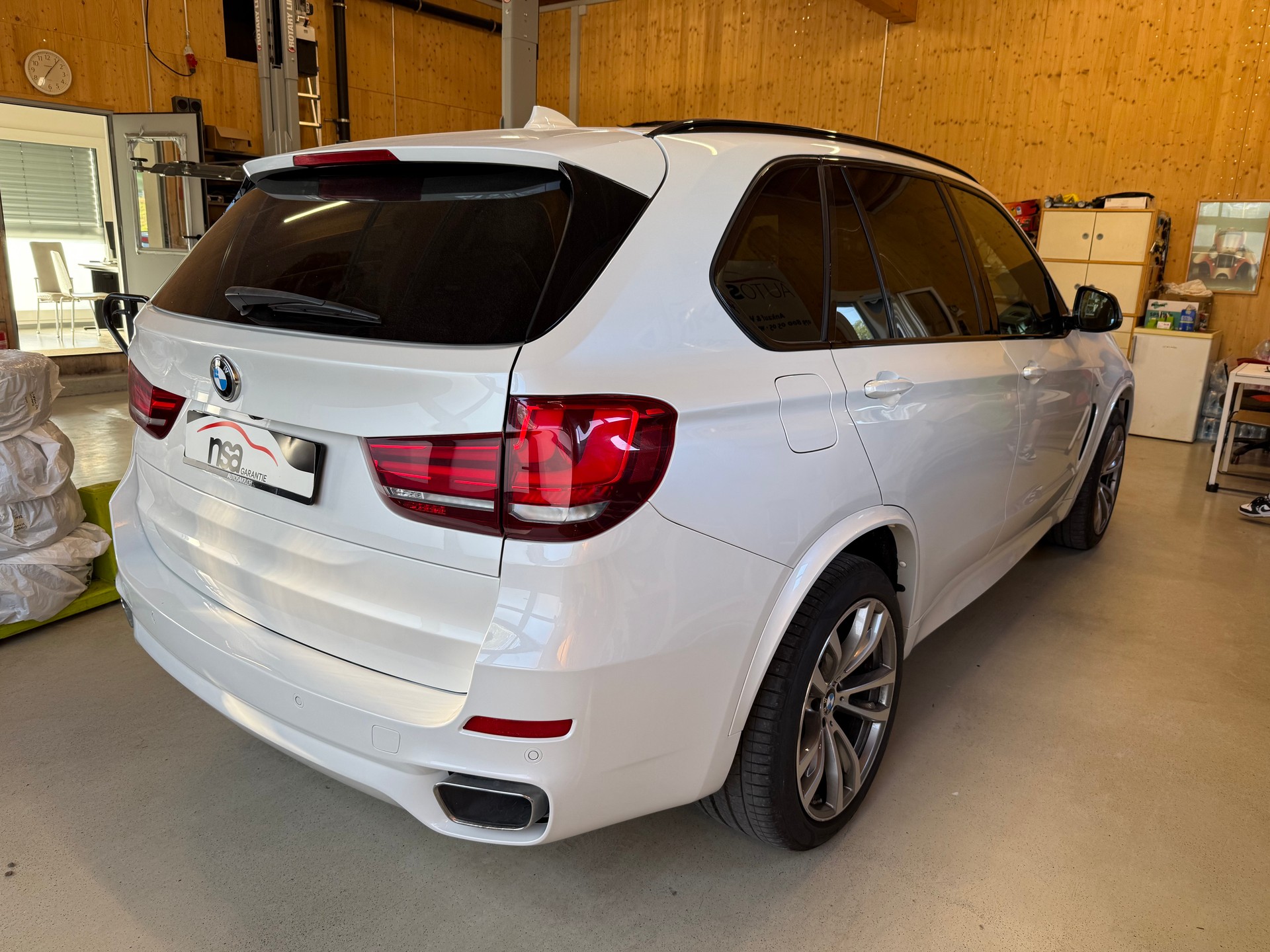 BMW X5 xDrive 40d Steptronic-showroom-element-3