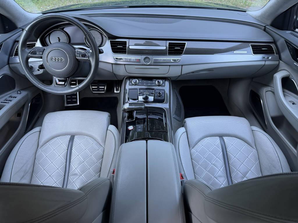 AUDI S8 4.0 V8 TFSI quattro T-Tronic-image-9