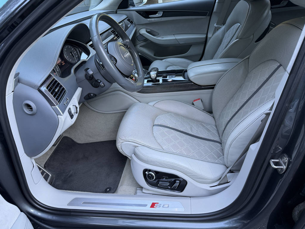 AUDI S8 4.0 V8 TFSI quattro T-Tronic-image-8
