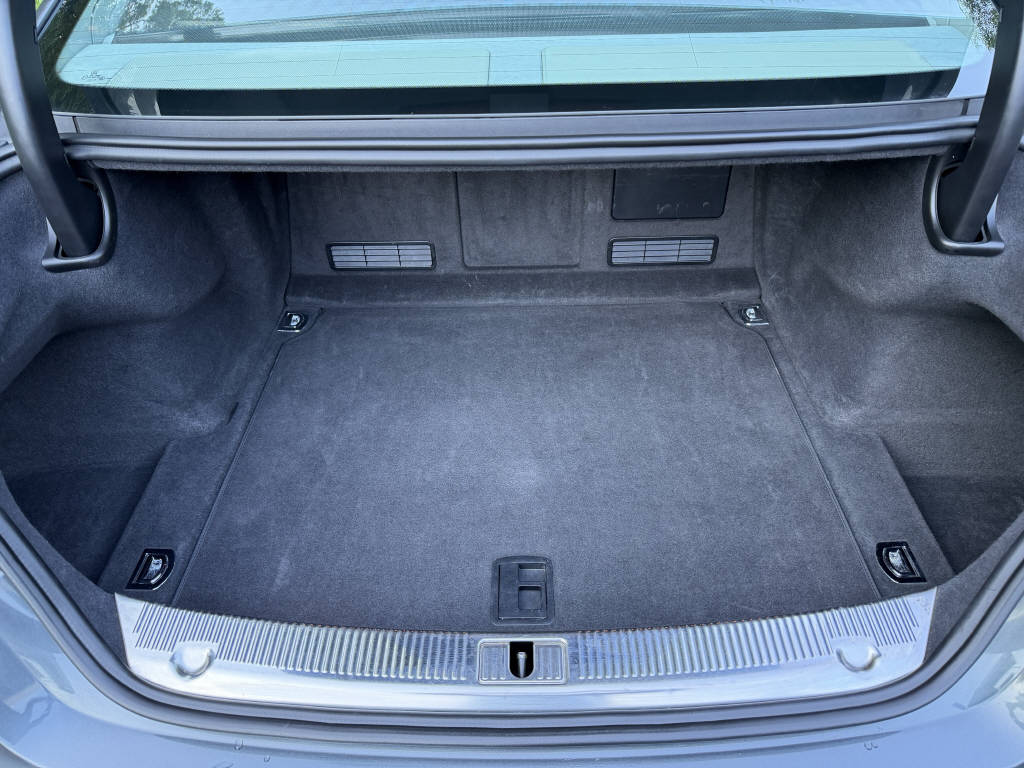 AUDI S8 4.0 V8 TFSI quattro T-Tronic-image-11
