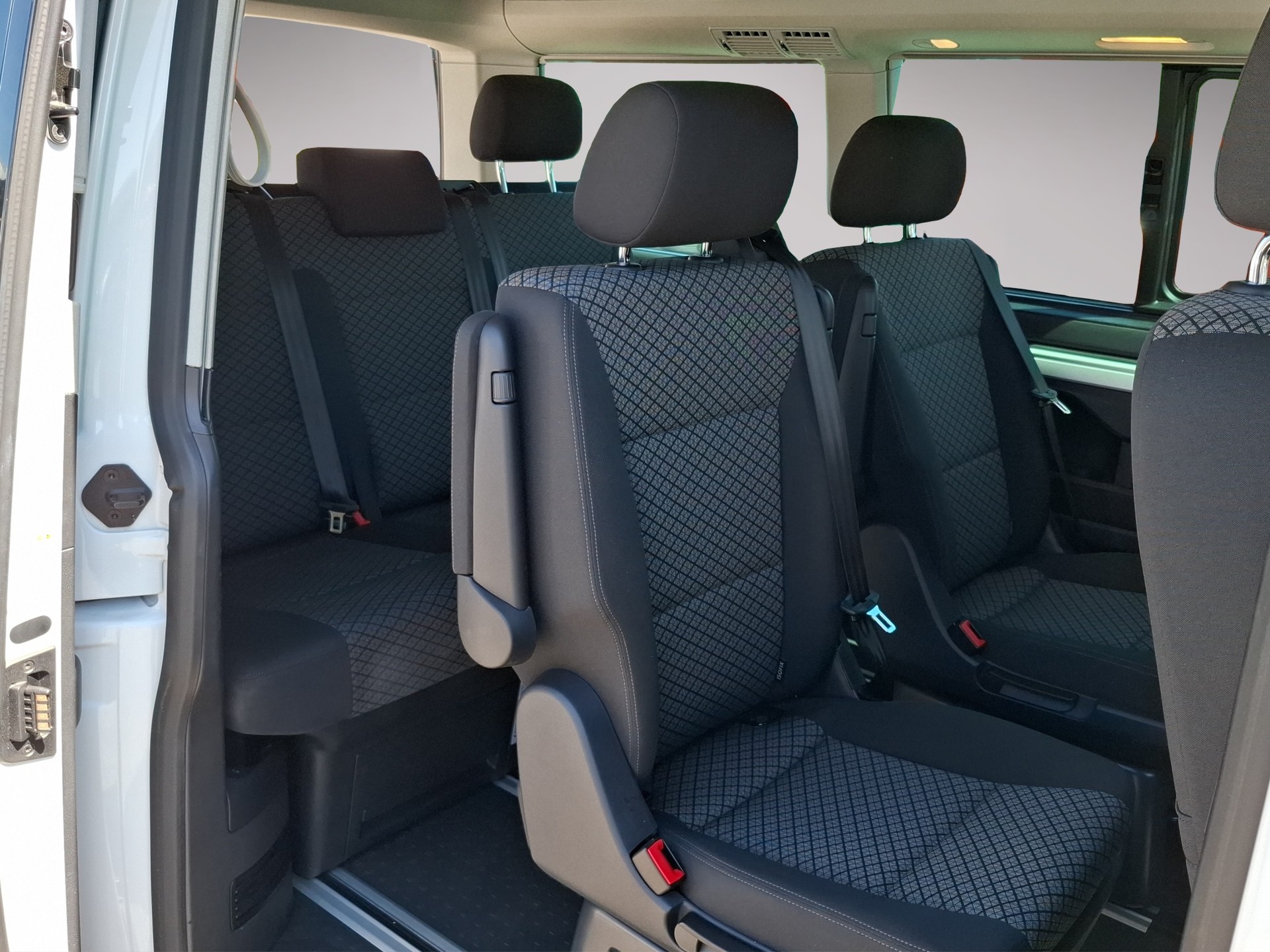 VW T6.1 California 2.0 TDI Beach Edition Liberty DSG-image-7