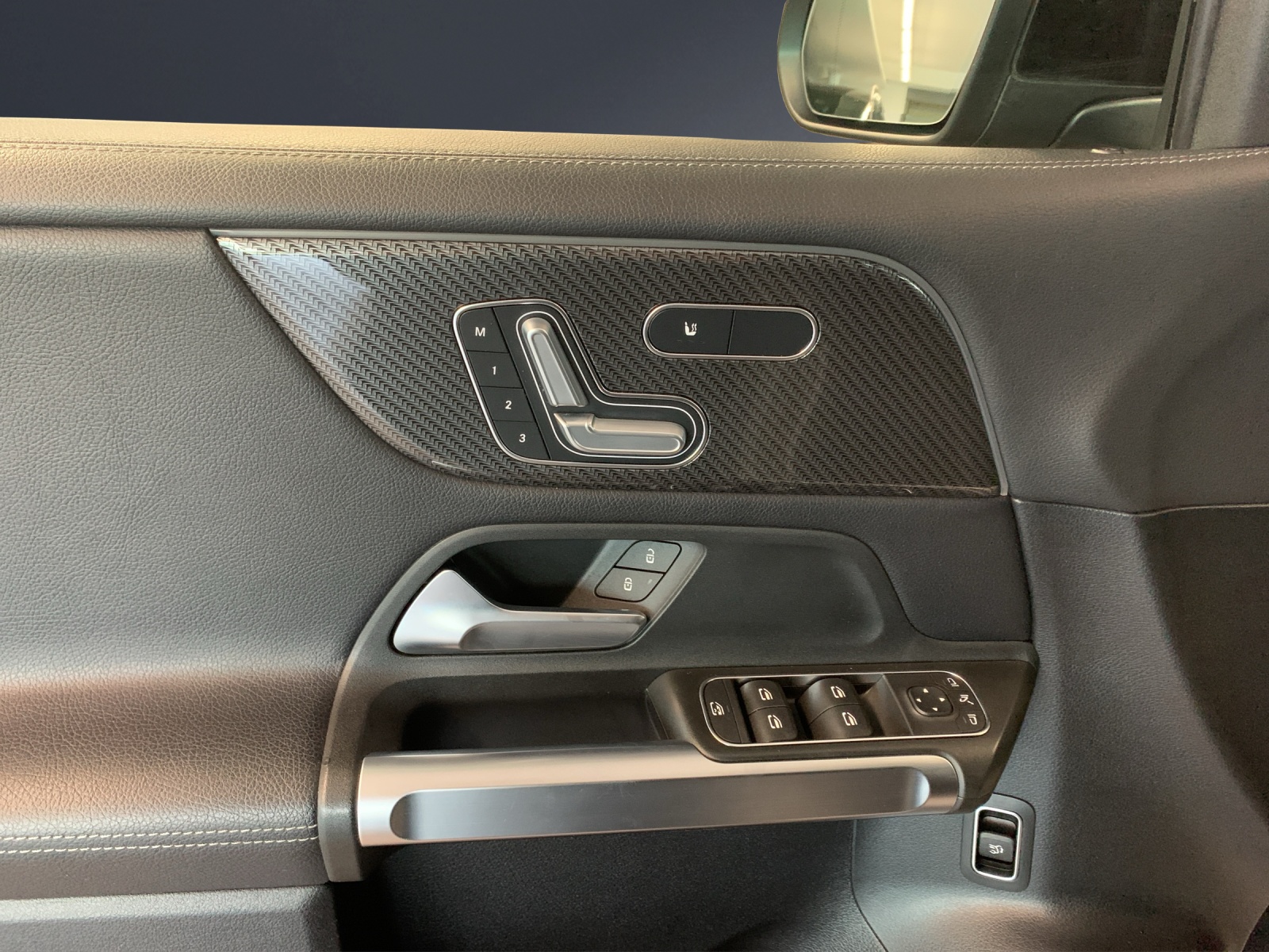MERCEDES-BENZ GLB 250 AMG Line 4 MATIC-image-8