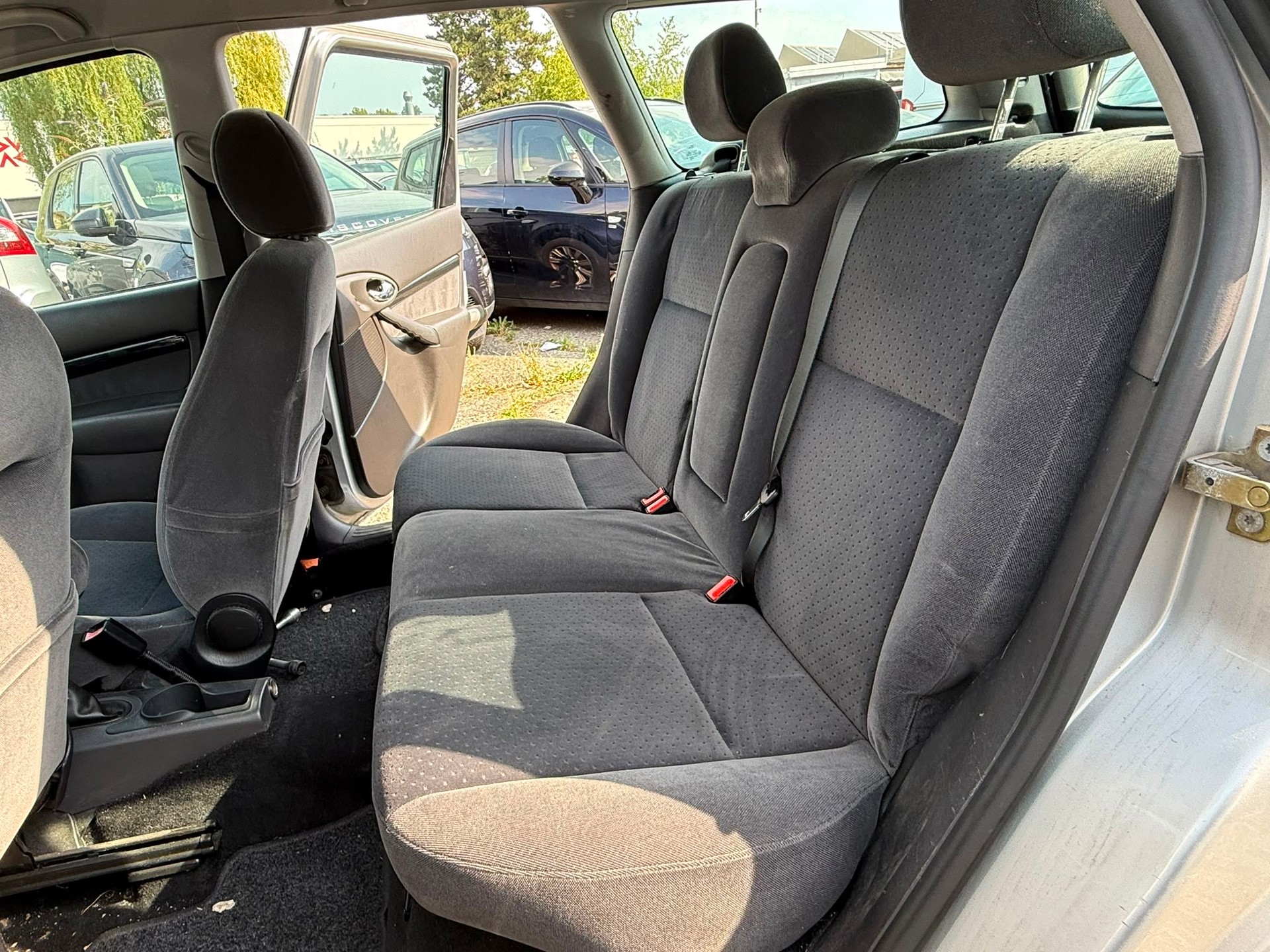 FORD Focus 1.8i 16V Ghia-image-8