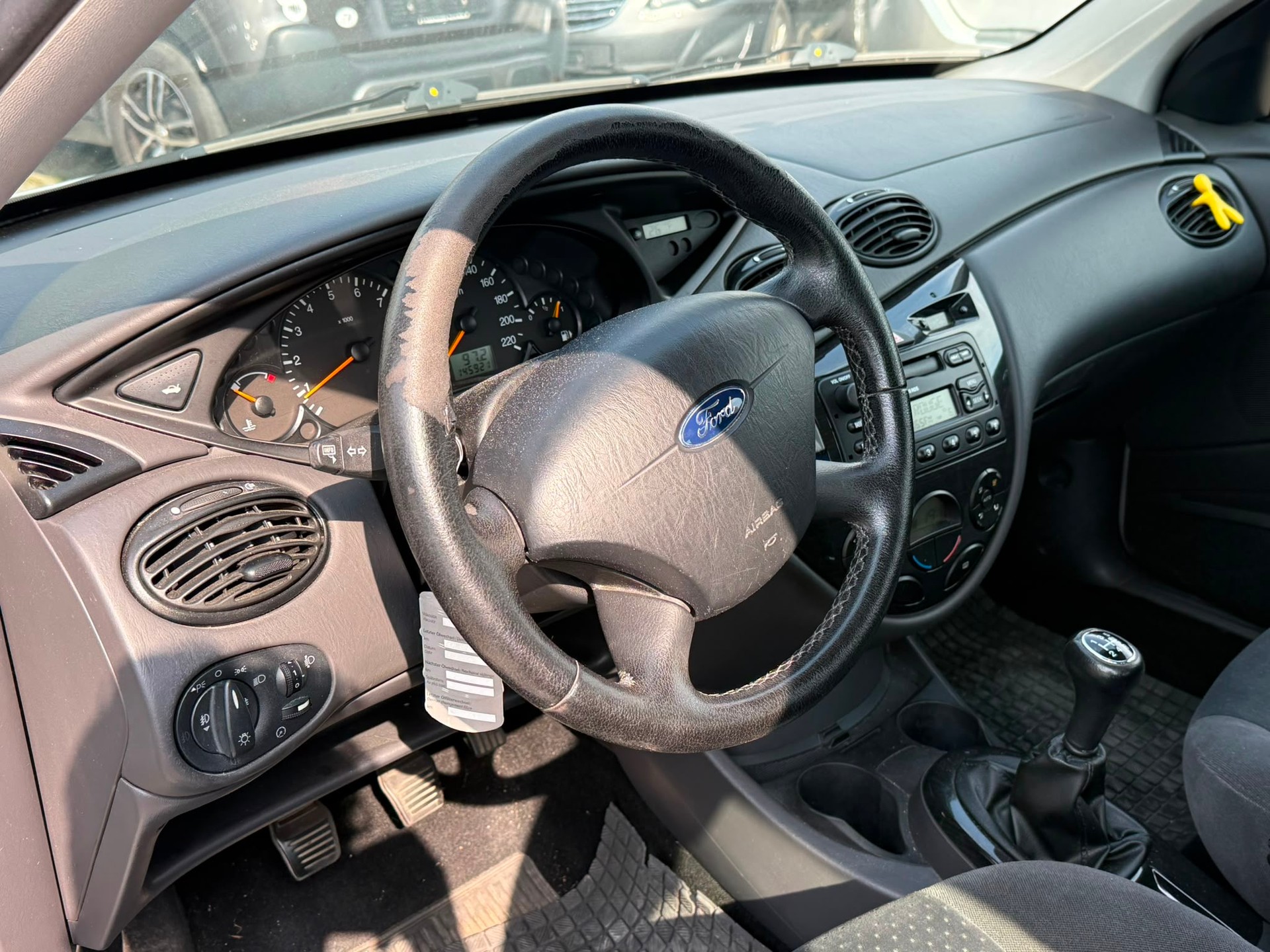 FORD Focus 1.8i 16V Ghia-image-10