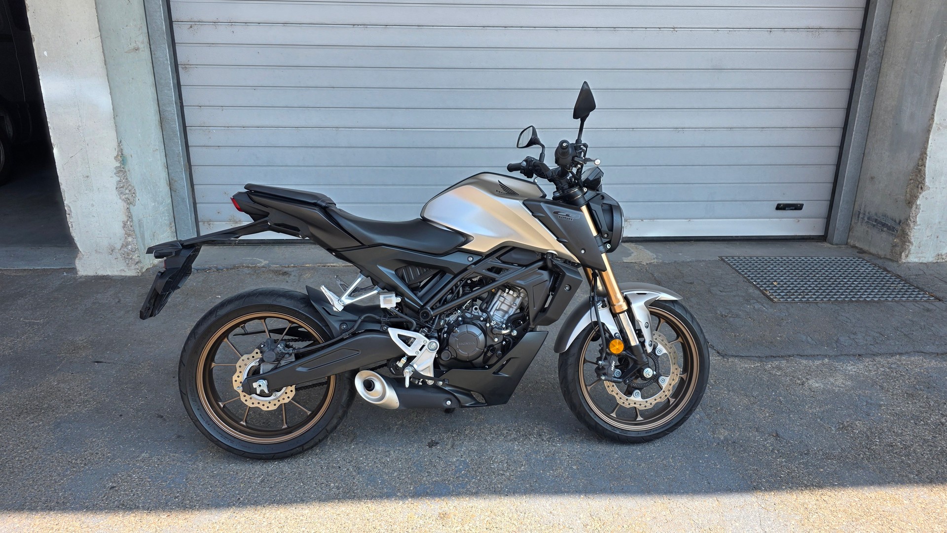 HONDA CB 125 R-image-1