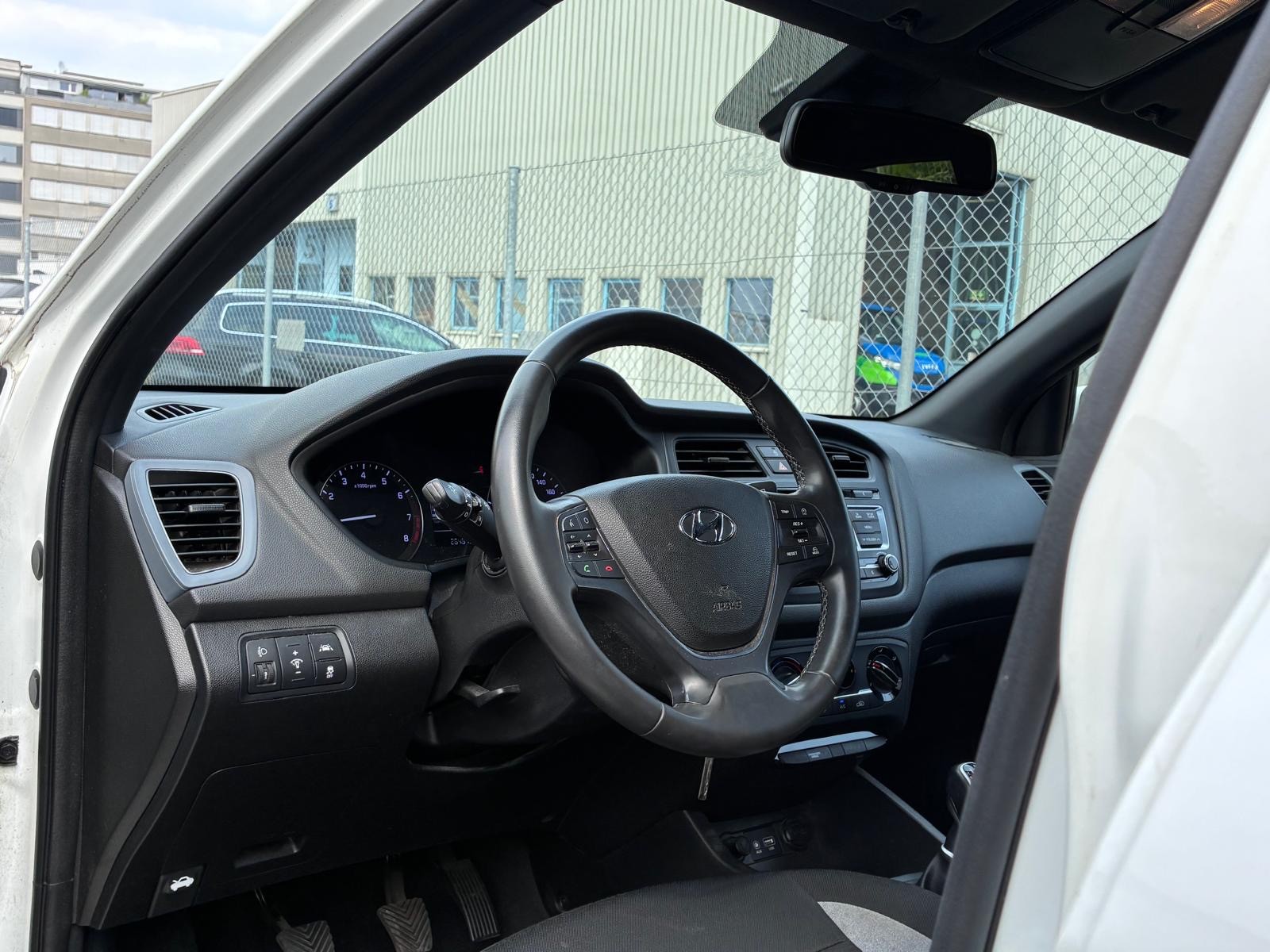 HYUNDAI i20 1.0 T-GDi Amplia-image-4