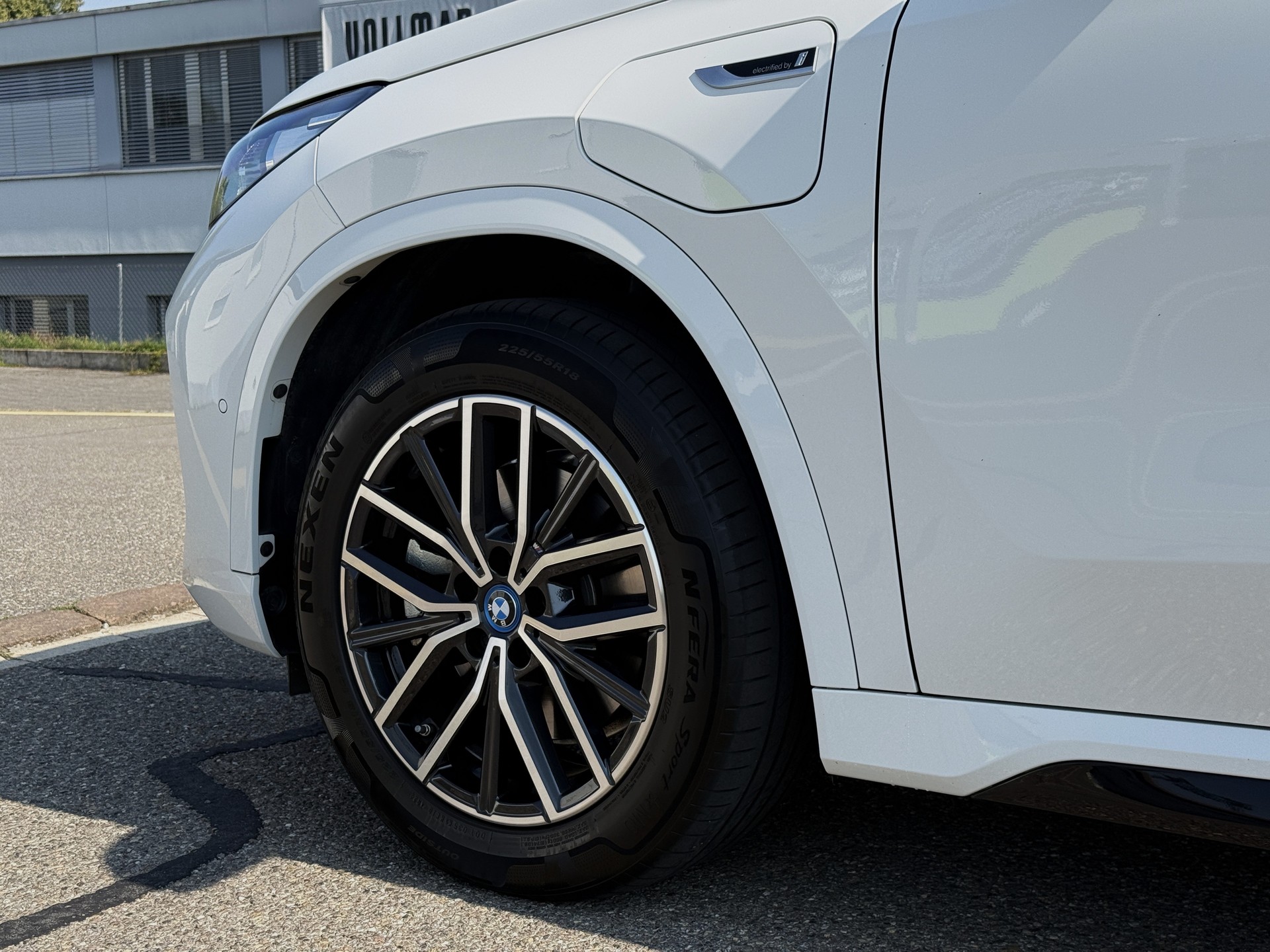 BMW X1 xDrive 25e M-SPORT - *1. HAND CH-FZ.* - *TOP-AUSSTATTUNG* - *GRATIS-SERVICE & WERKSGARANTIE* - *8-FACH ALU*-image-10