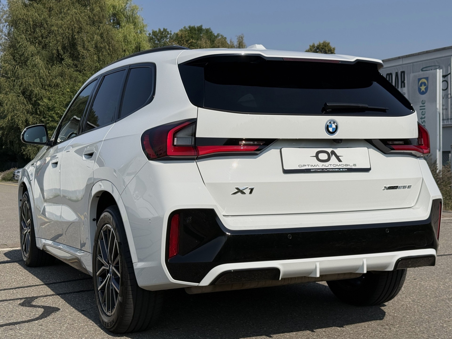 BMW X1 xDrive 25e M-SPORT - *1. HAND CH-FZ.* - *TOP-AUSSTATTUNG* - *GRATIS-SERVICE & WERKSGARANTIE* - *8-FACH ALU*-image-4