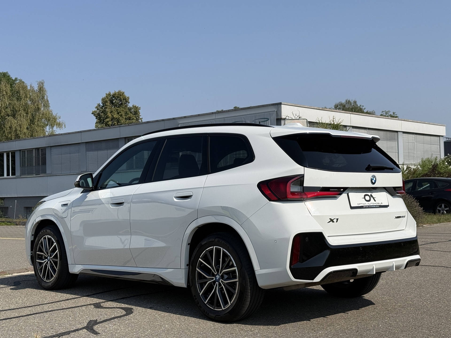 BMW X1 xDrive 25e M-SPORT - *1. HAND CH-FZ.* - *TOP-AUSSTATTUNG* - *GRATIS-SERVICE & WERKSGARANTIE* - *8-FACH ALU*-image-3