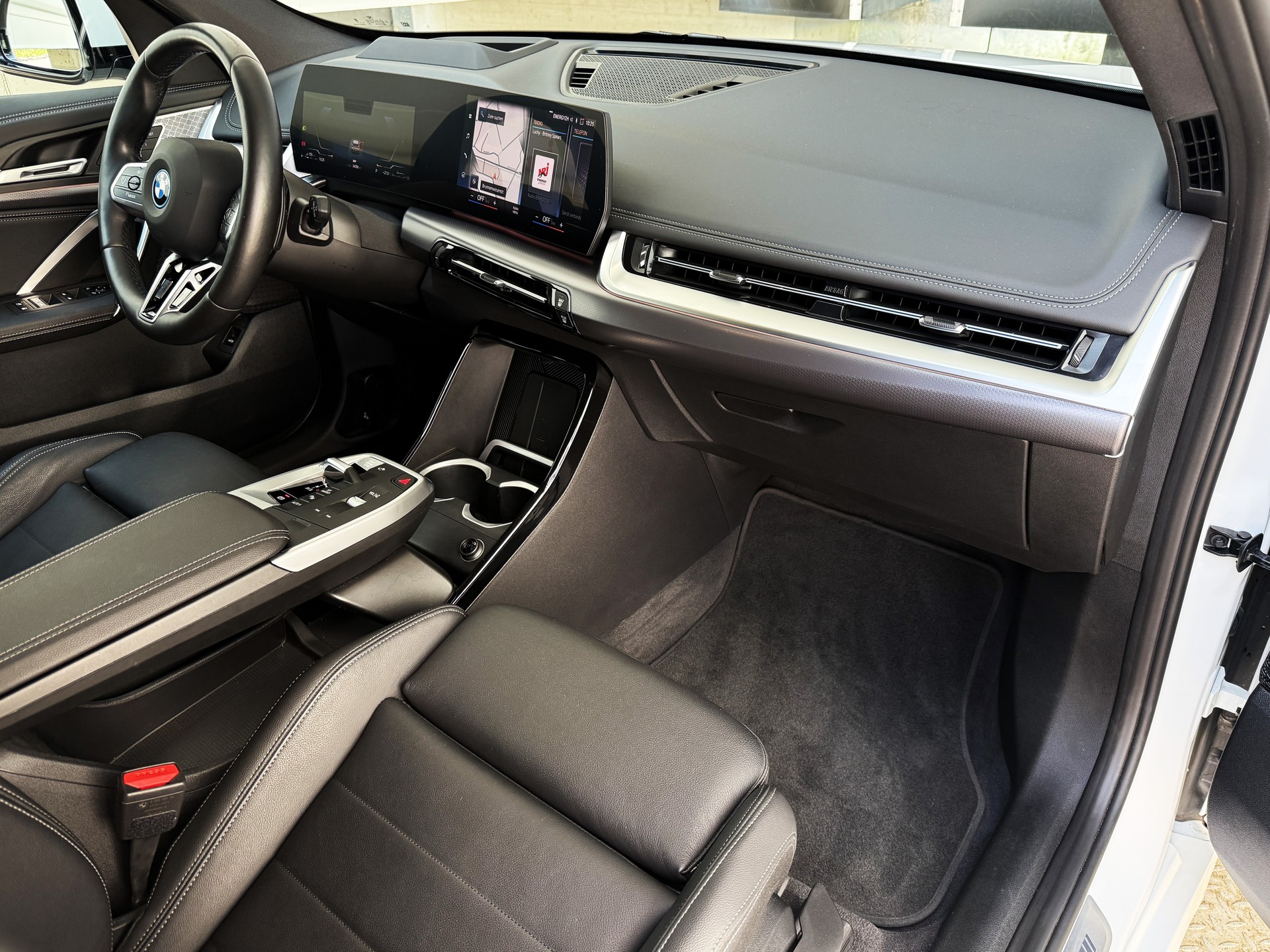 BMW X1 xDrive 25e M-SPORT - *1. HAND CH-FZ.* - *TOP-AUSSTATTUNG* - *GRATIS-SERVICE & WERKSGARANTIE* - *8-FACH ALU*-image-16