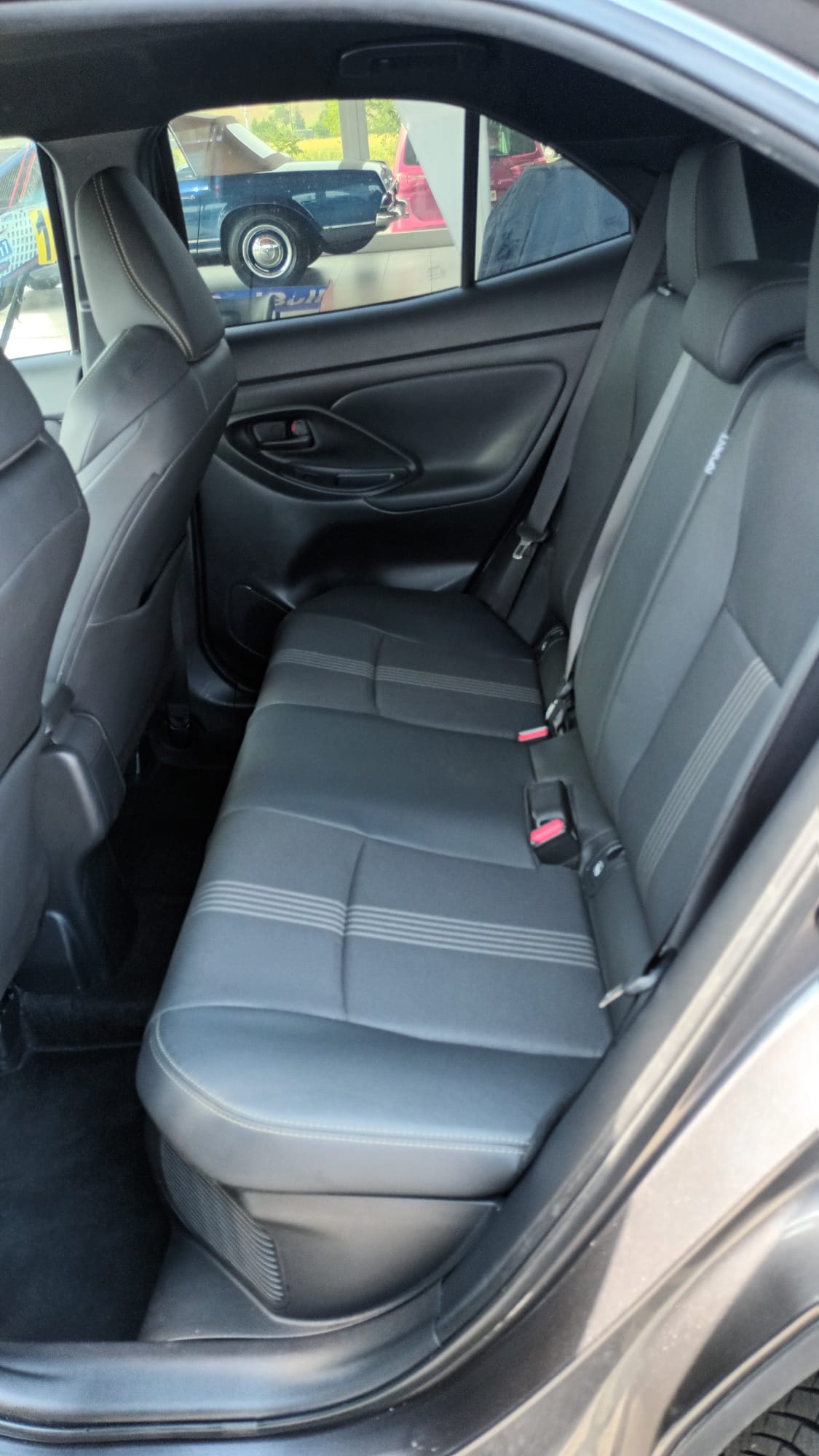 TOYOTA Yaris Cross 1.5 Adventure e-CVT AWDi-image-13