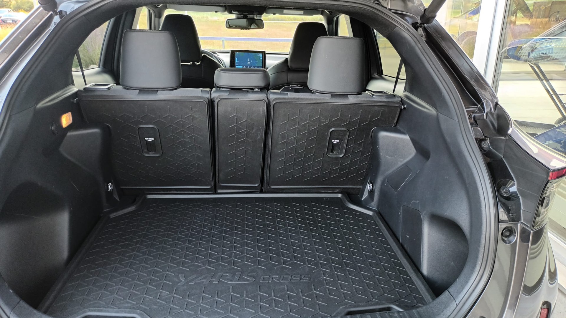 TOYOTA Yaris Cross 1.5 Adventure e-CVT AWDi-image-14