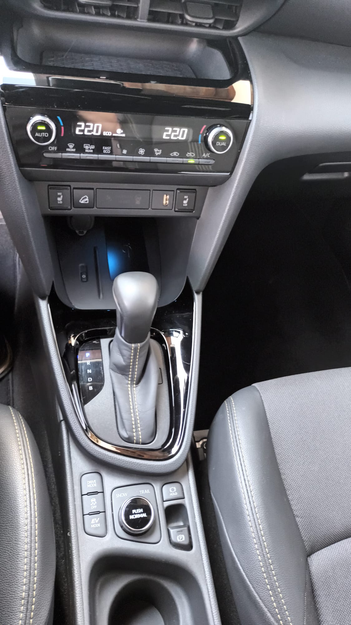 TOYOTA Yaris Cross 1.5 Adventure e-CVT AWDi-image-9