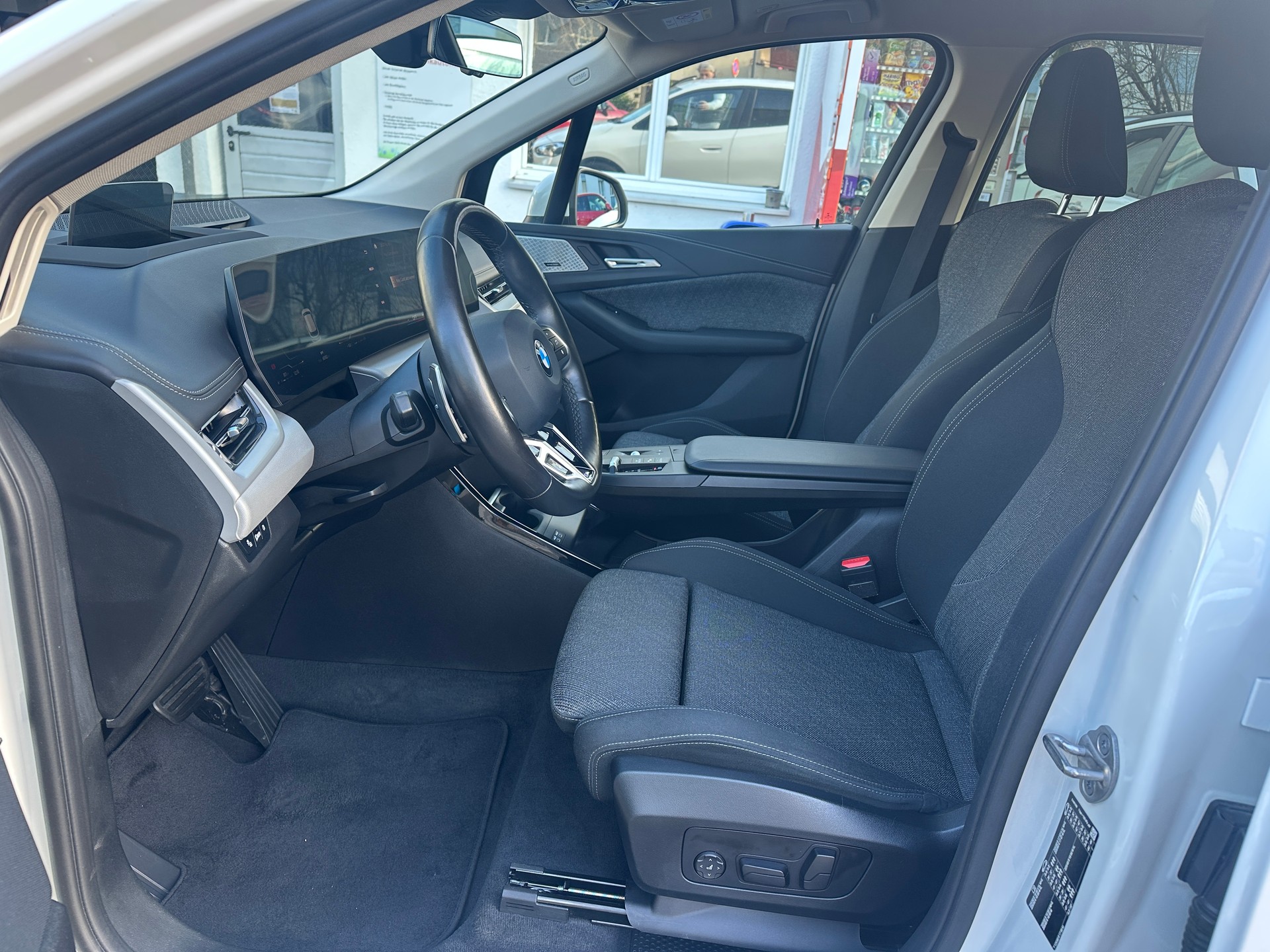 BMW 218d Active Tourer DKG-image-10