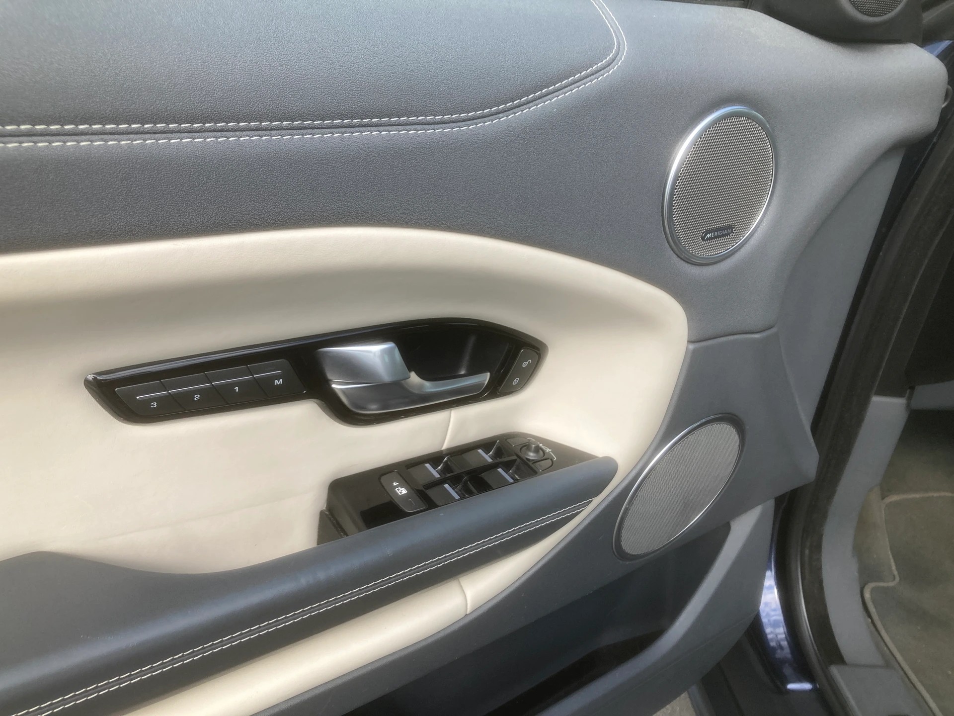 LAND ROVER Range Rover Evoque Convert. 2.0Si4 HSE Dynamic AT9-image-7