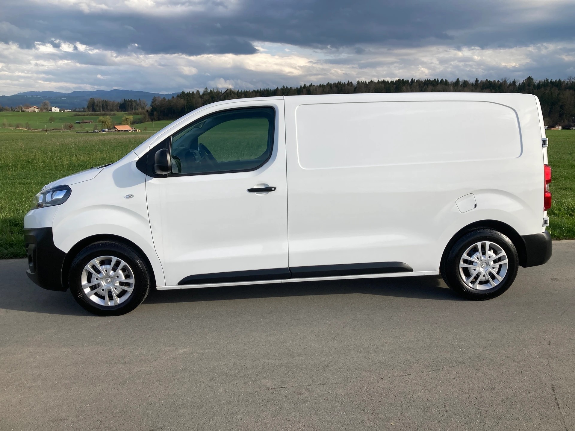 CITROEN Jumpy 1.5 BlueHDi 100 M Komfort mit Anhängerkupplung-image-4