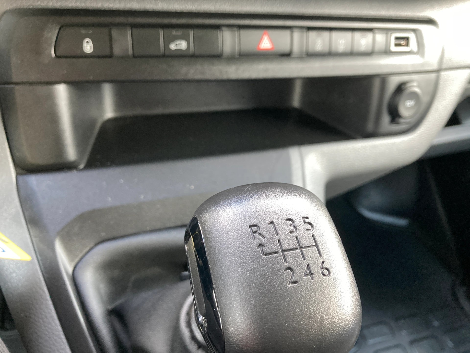 CITROEN Jumpy 1.5 BlueHDi 100 M Komfort mit Anhängerkupplung-image-11
