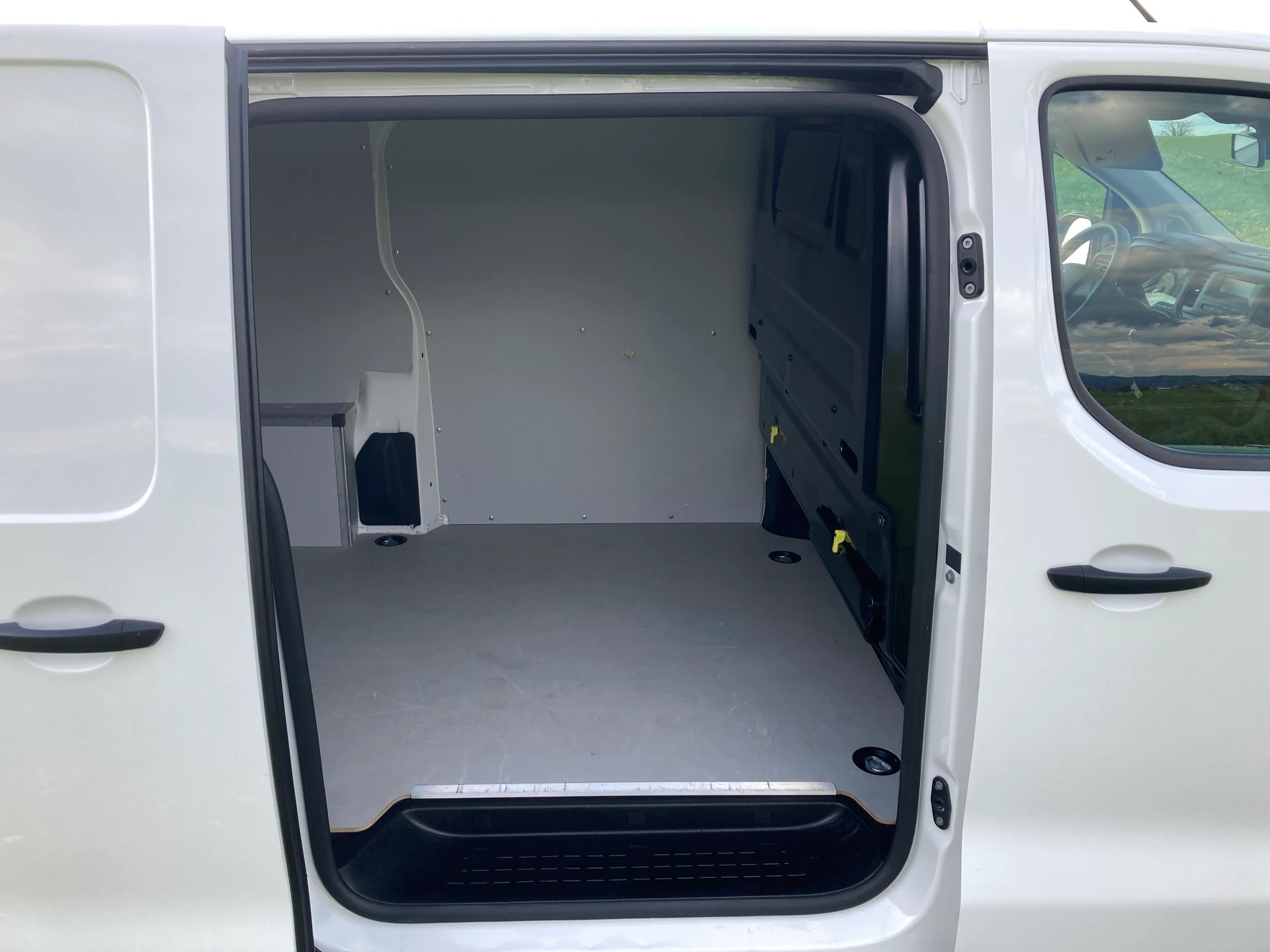 CITROEN Jumpy 1.5 BlueHDi 100 M Komfort mit Anhängerkupplung-image-6