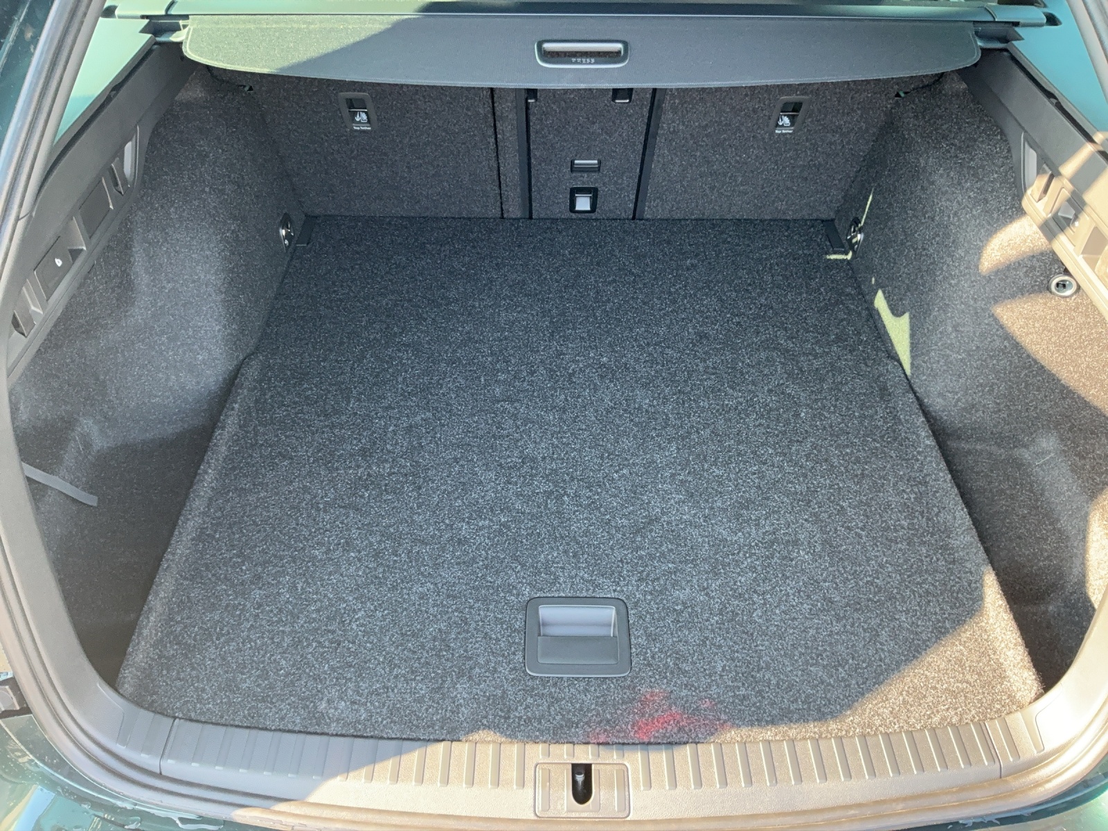 SKODA Octavia Combi 2.0 TSI DSG RS 30 Years Edition-image-11