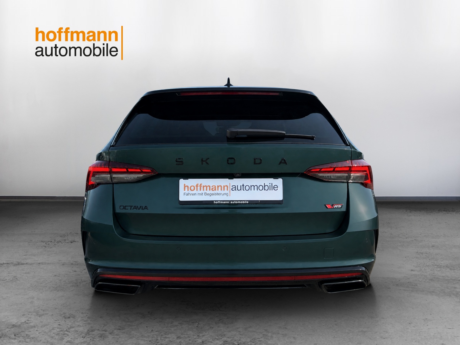 SKODA Octavia Combi 2.0 TSI DSG RS 30 Years Edition-image-4