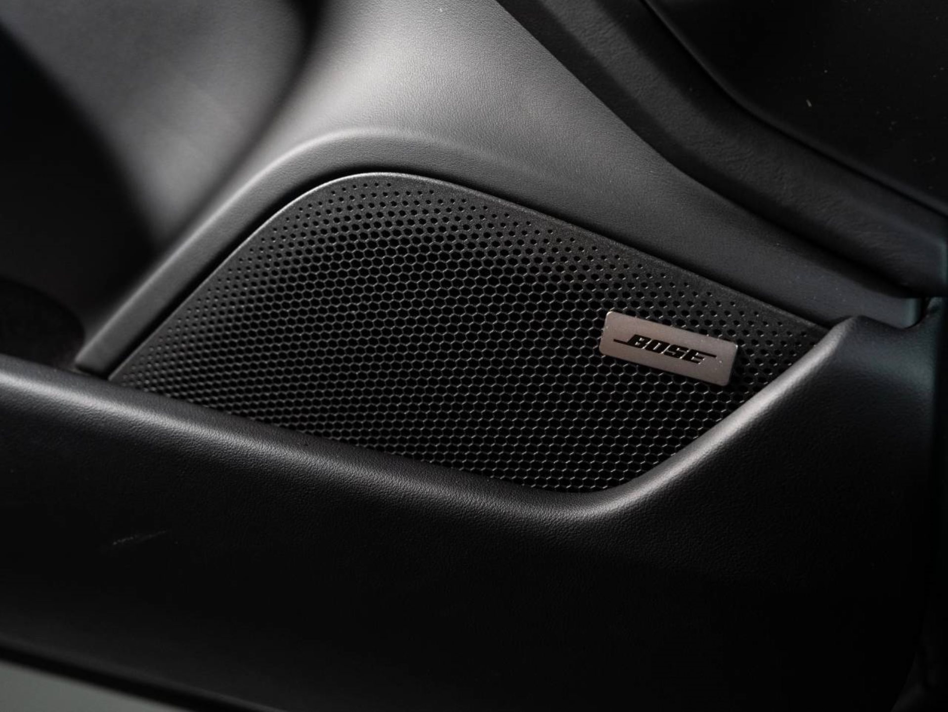 PORSCHE Taycan 4 Cross Turismo-image-15