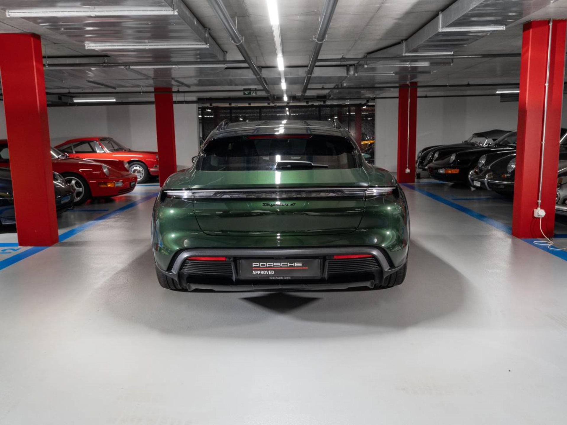 PORSCHE Taycan 4 Cross Turismo-image-7