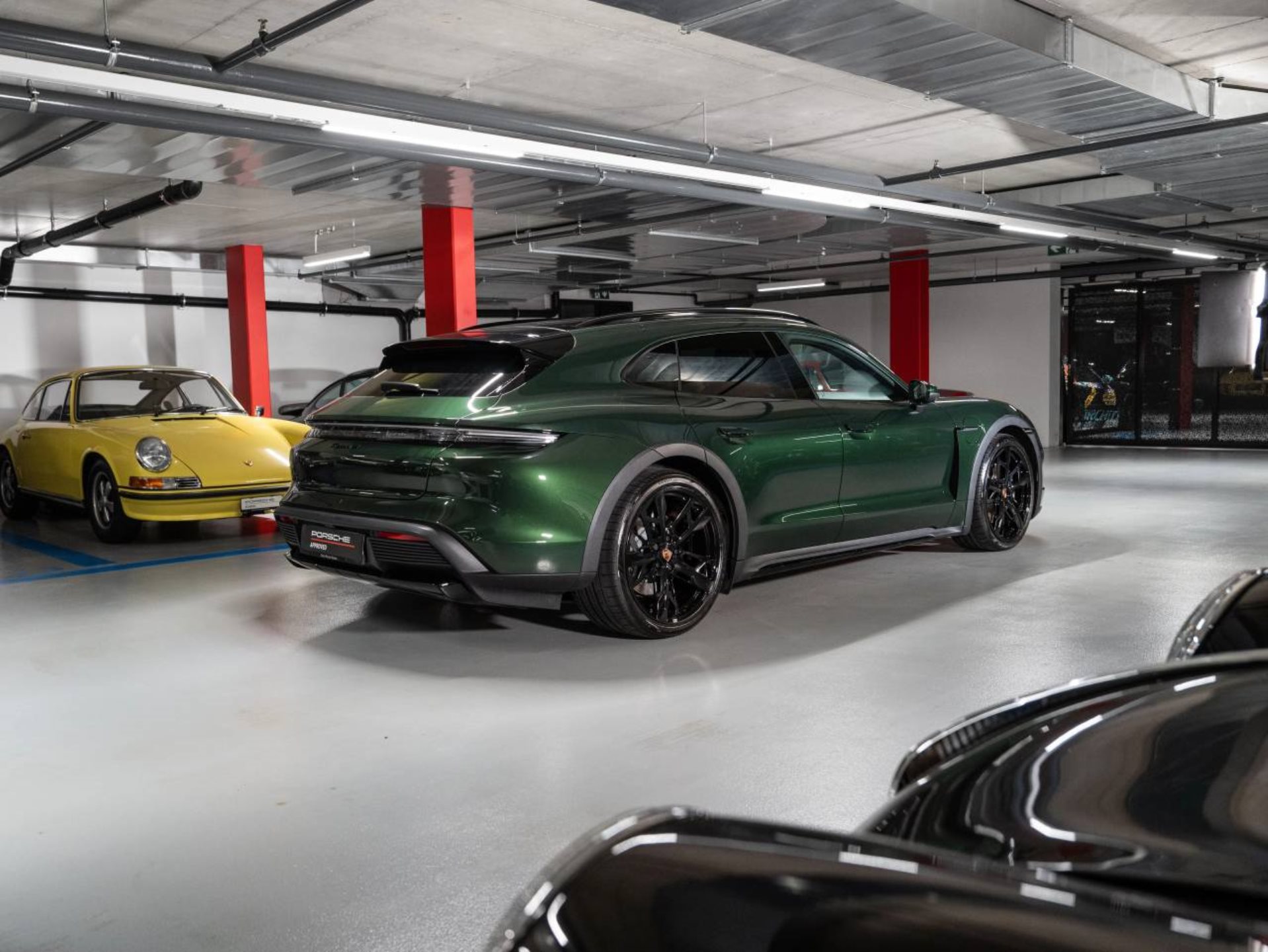 PORSCHE Taycan 4 Cross Turismo-image-5