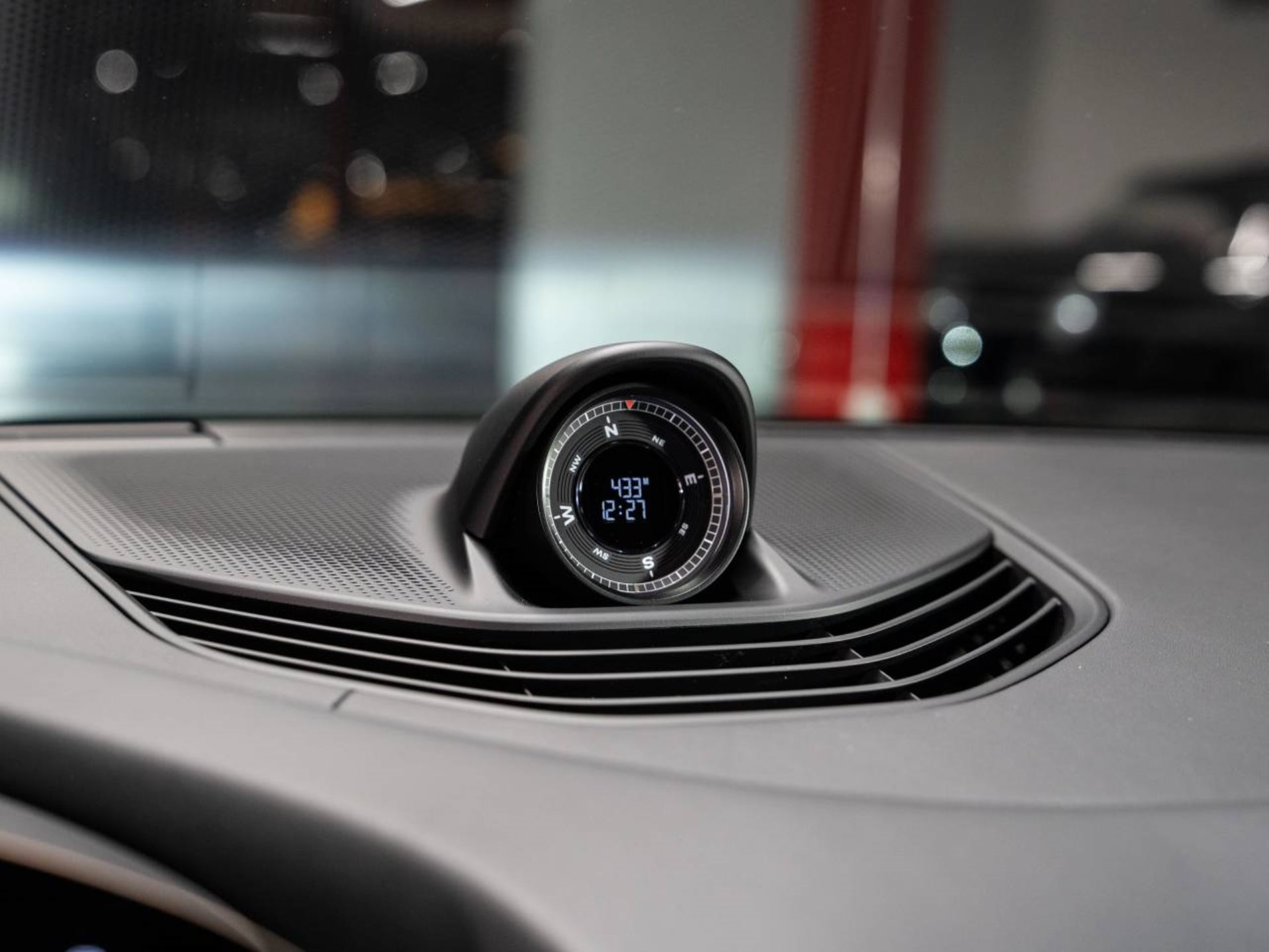 PORSCHE Taycan 4 Cross Turismo-image-9