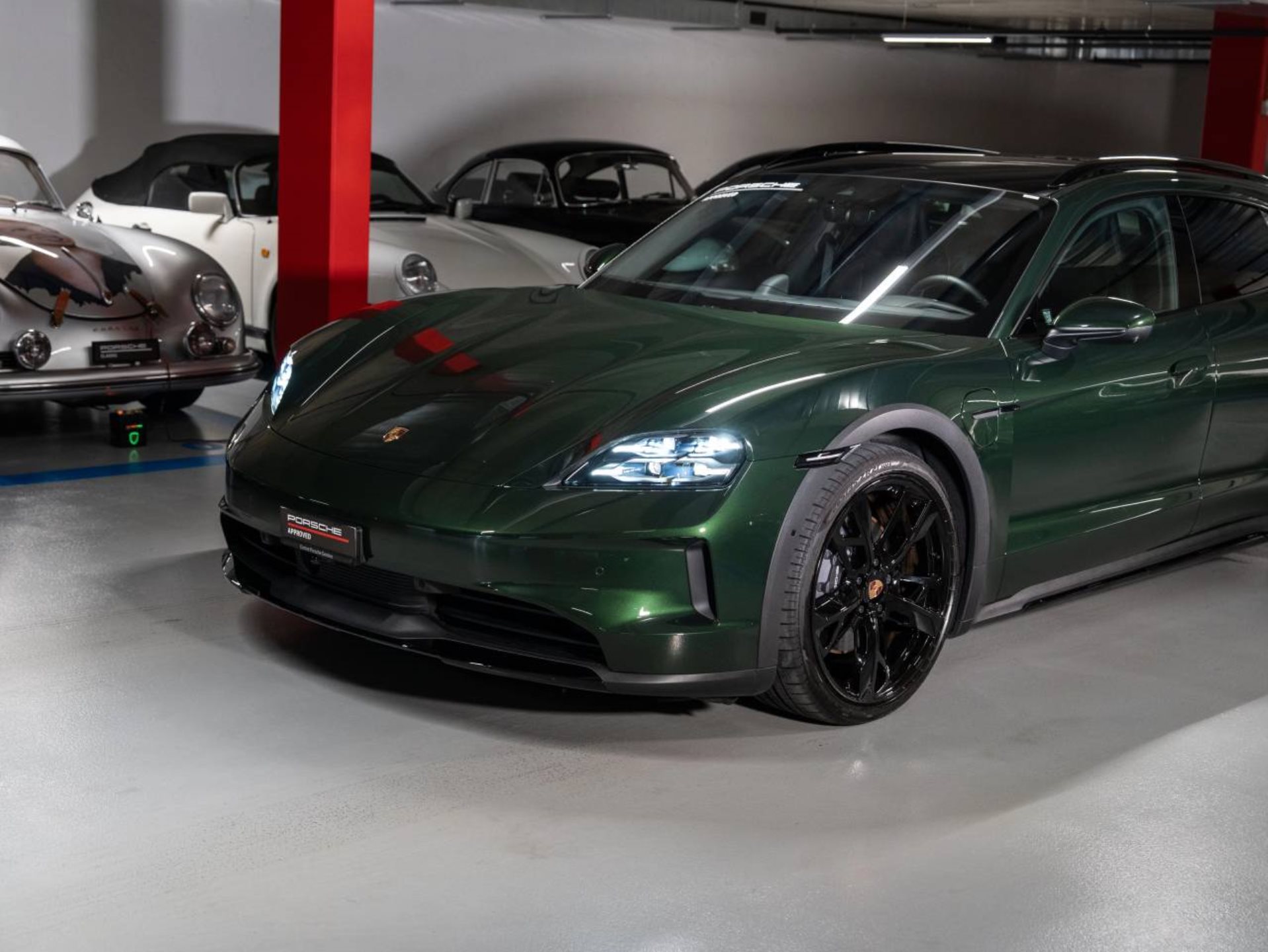 PORSCHE Taycan 4 Cross Turismo-image-18