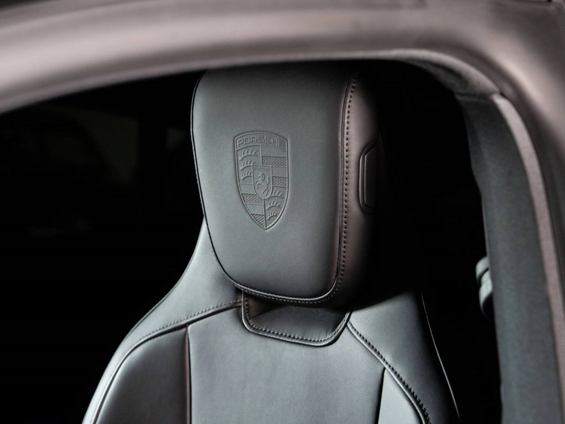 PORSCHE Taycan 4 Cross Turismo-image-13