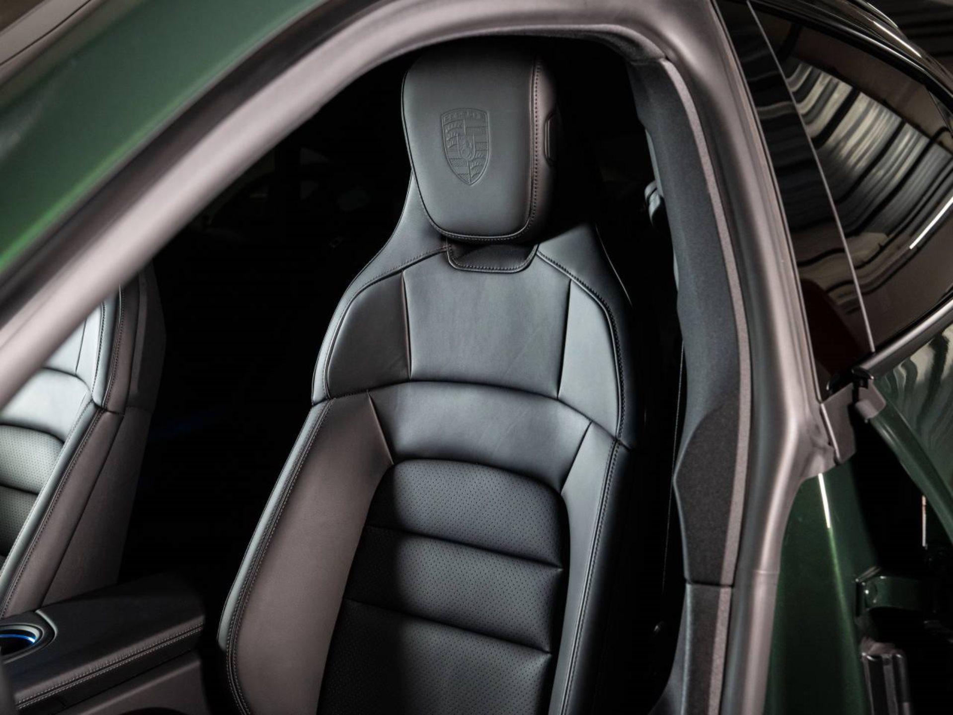 PORSCHE Taycan 4 Cross Turismo-image-12