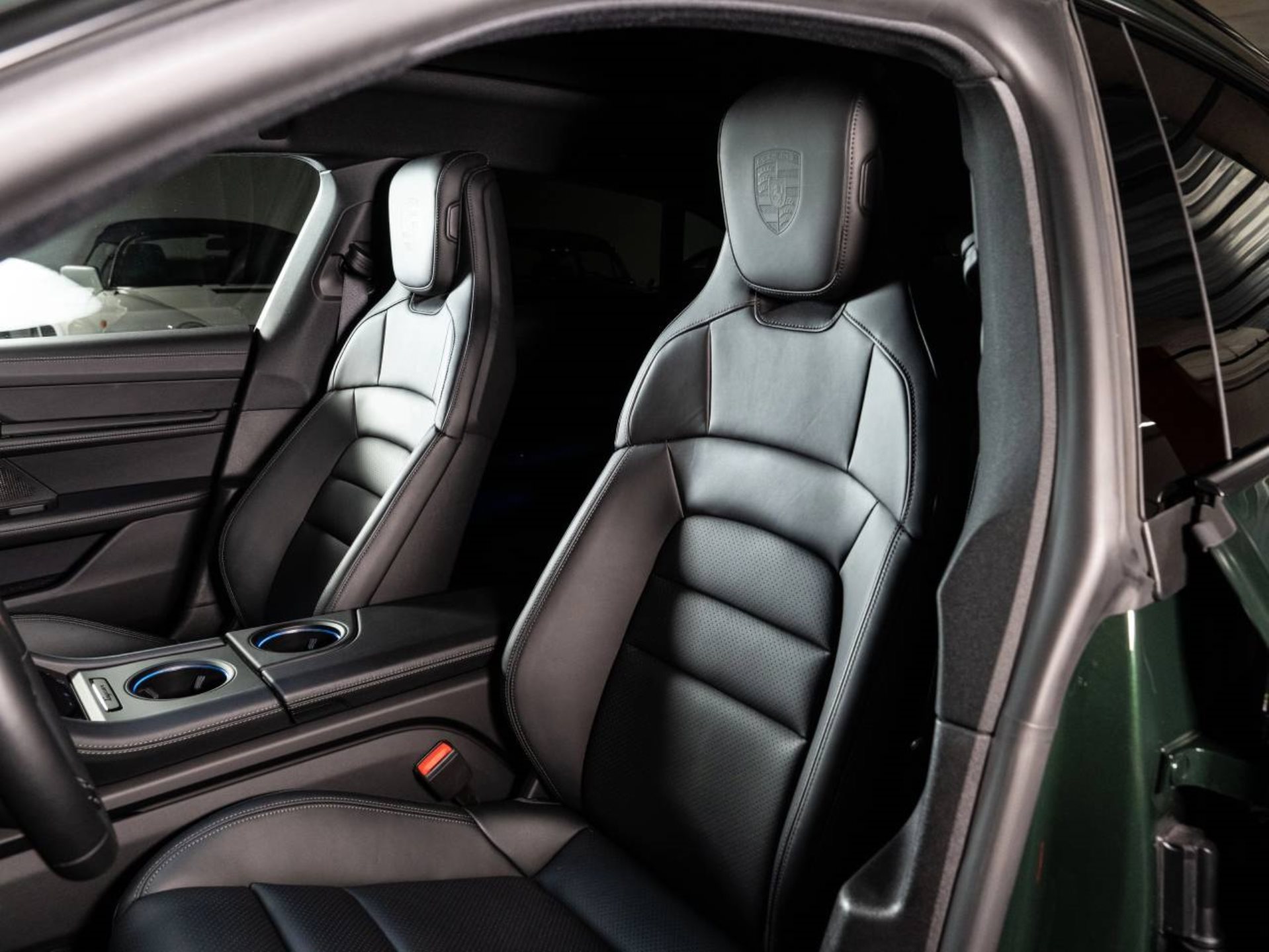PORSCHE Taycan 4 Cross Turismo-image-4