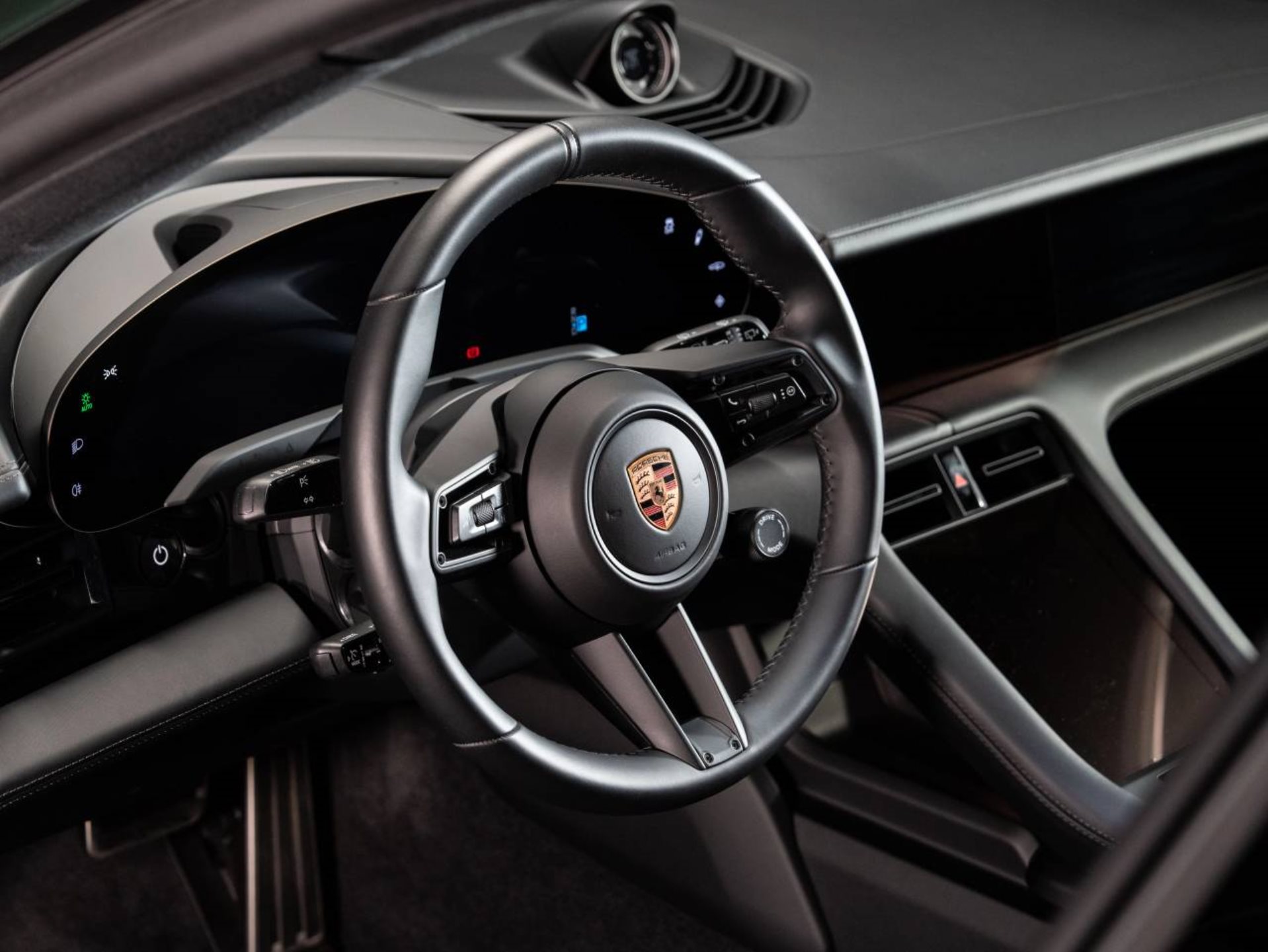 PORSCHE Taycan 4 Cross Turismo-image-8