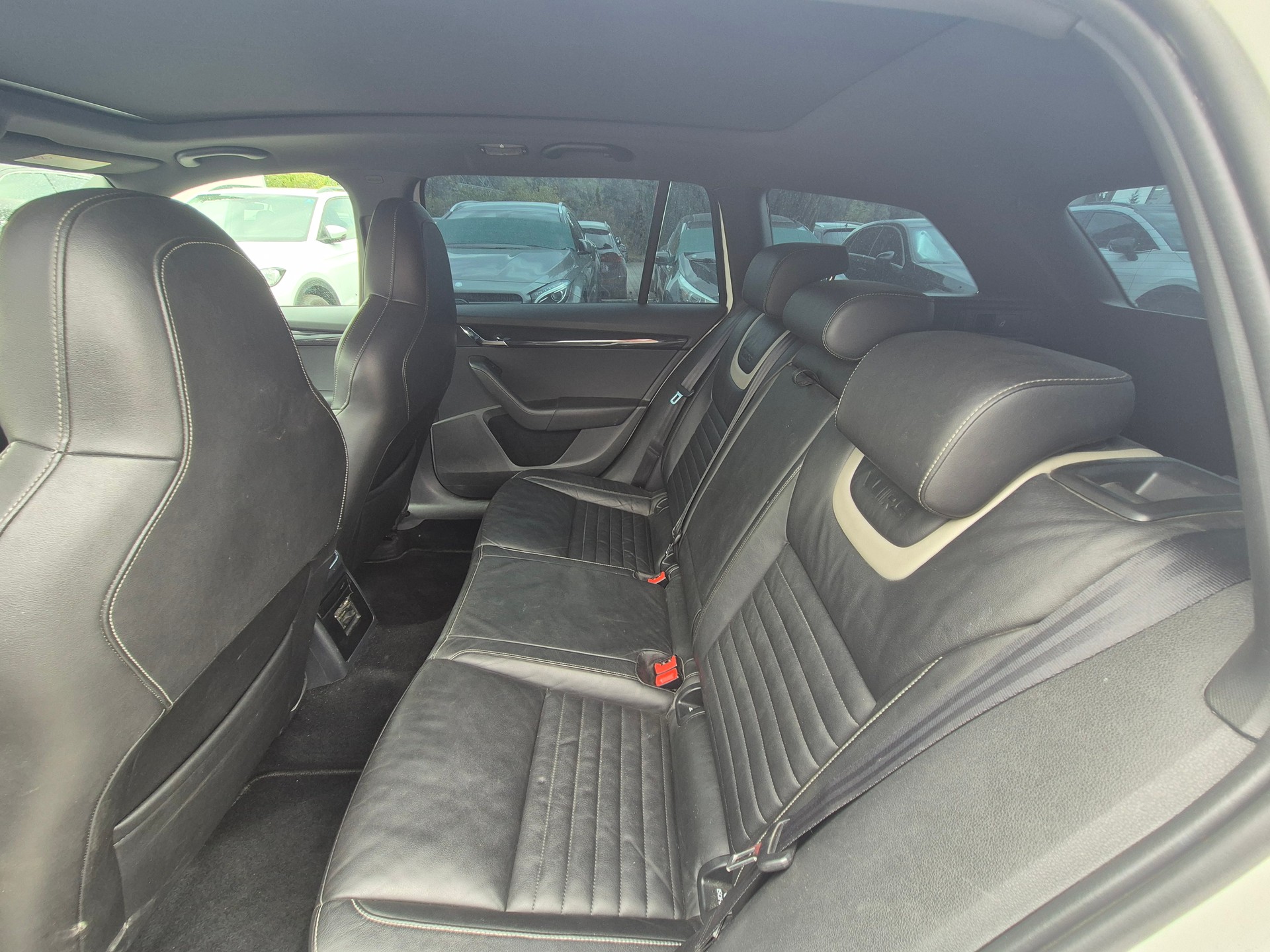 SKODA Octavia Combi 2.0 TDI RS DSG-image-7