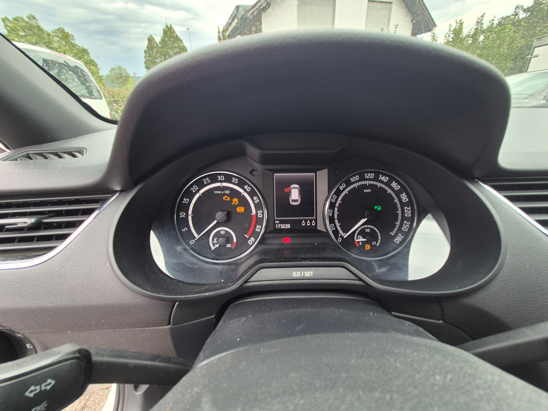 SKODA Octavia Combi 2.0 TDI RS DSG-image-9