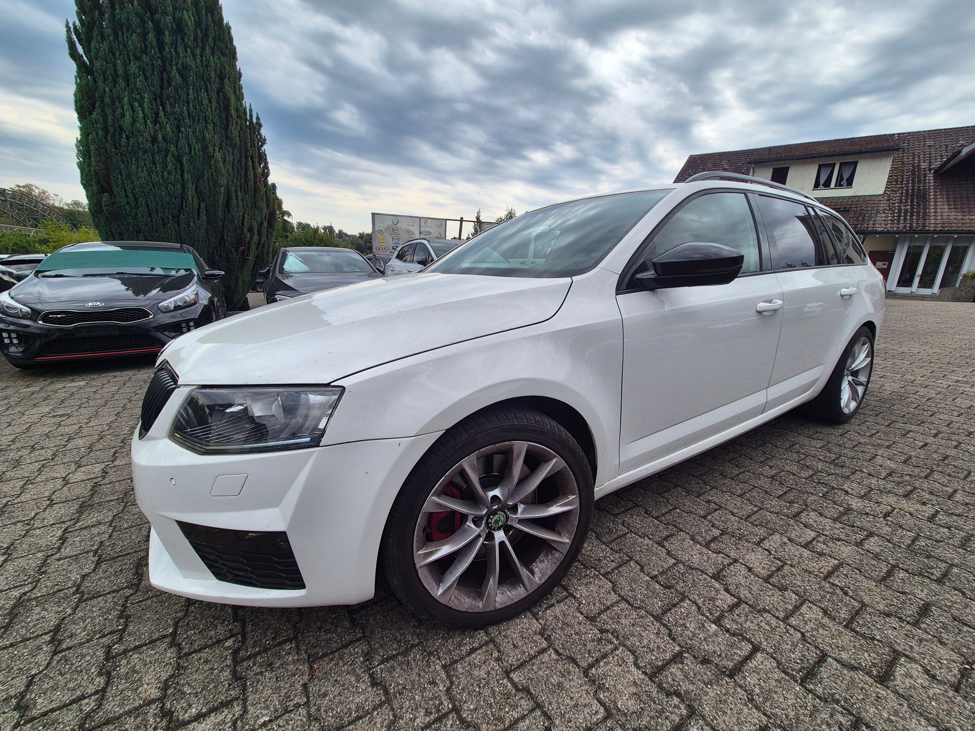 SKODA Octavia Combi 2.0 TDI RS DSG-image-2