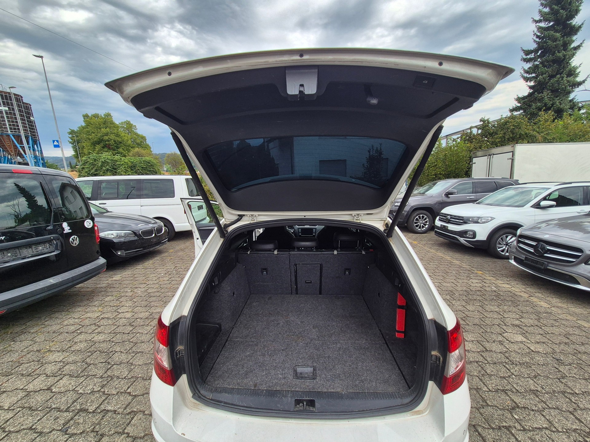 SKODA Octavia Combi 2.0 TDI RS DSG-image-8