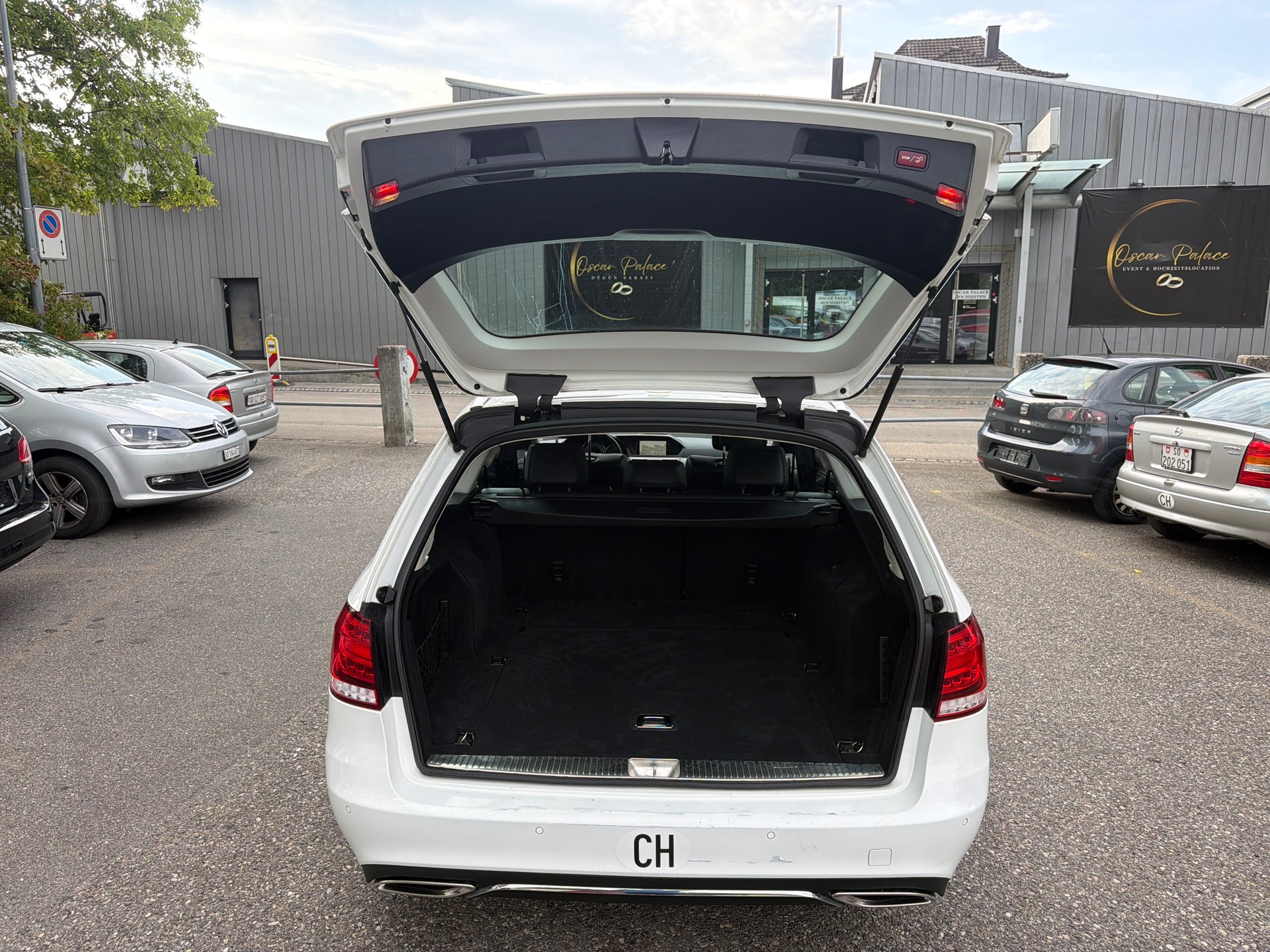 MERCEDES-BENZ E 250 CDI Avantgarde 4Matic 7G-Tronic * Leder * Navi * LED * Klima-Auto * PDC V&H * Tempomat * Frisch Ab MFK-image-13